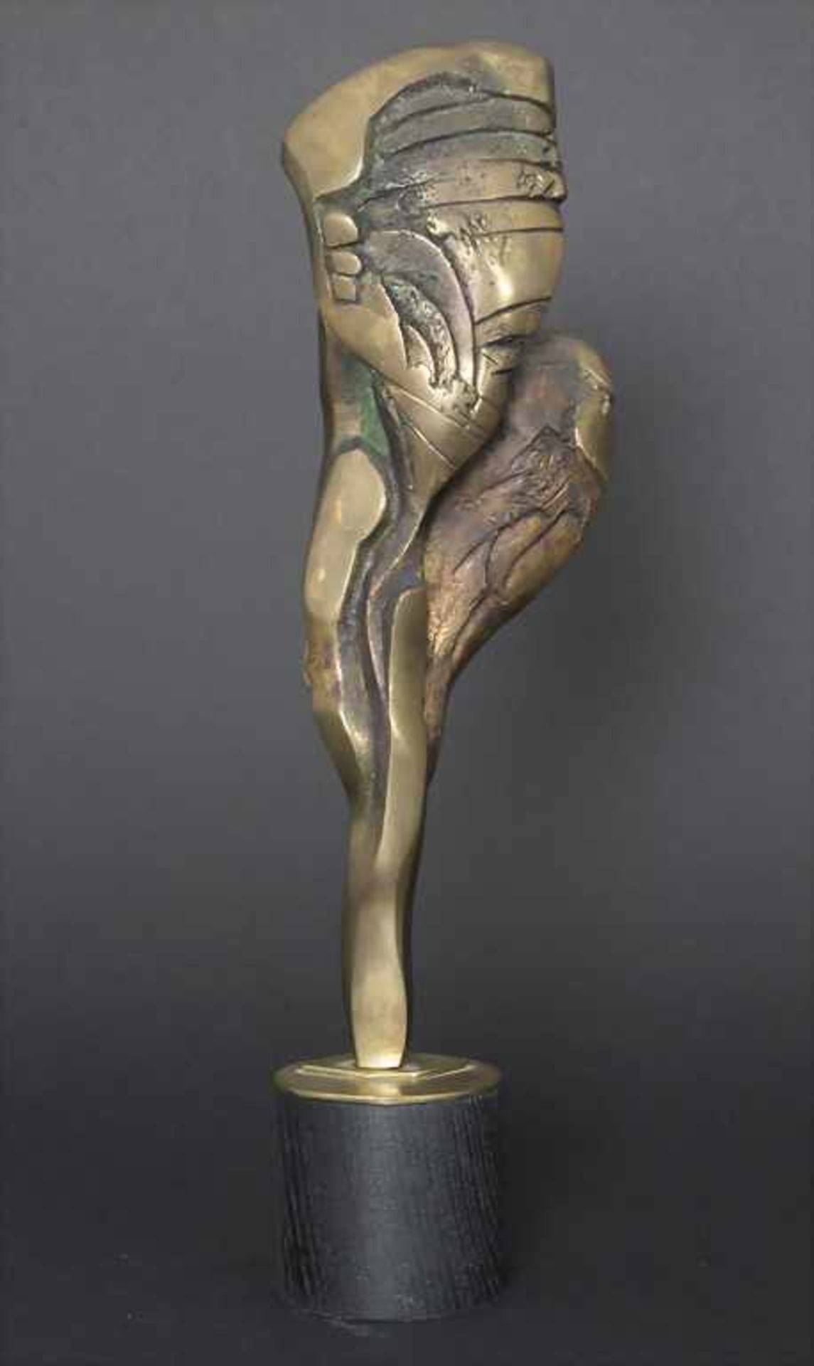 Redgo (20. Jh.), Bronzefigur 'Ikarus' / A bronze figure 'Icarus'Technik: Bronze, patiniert, auf - Bild 3 aus 6