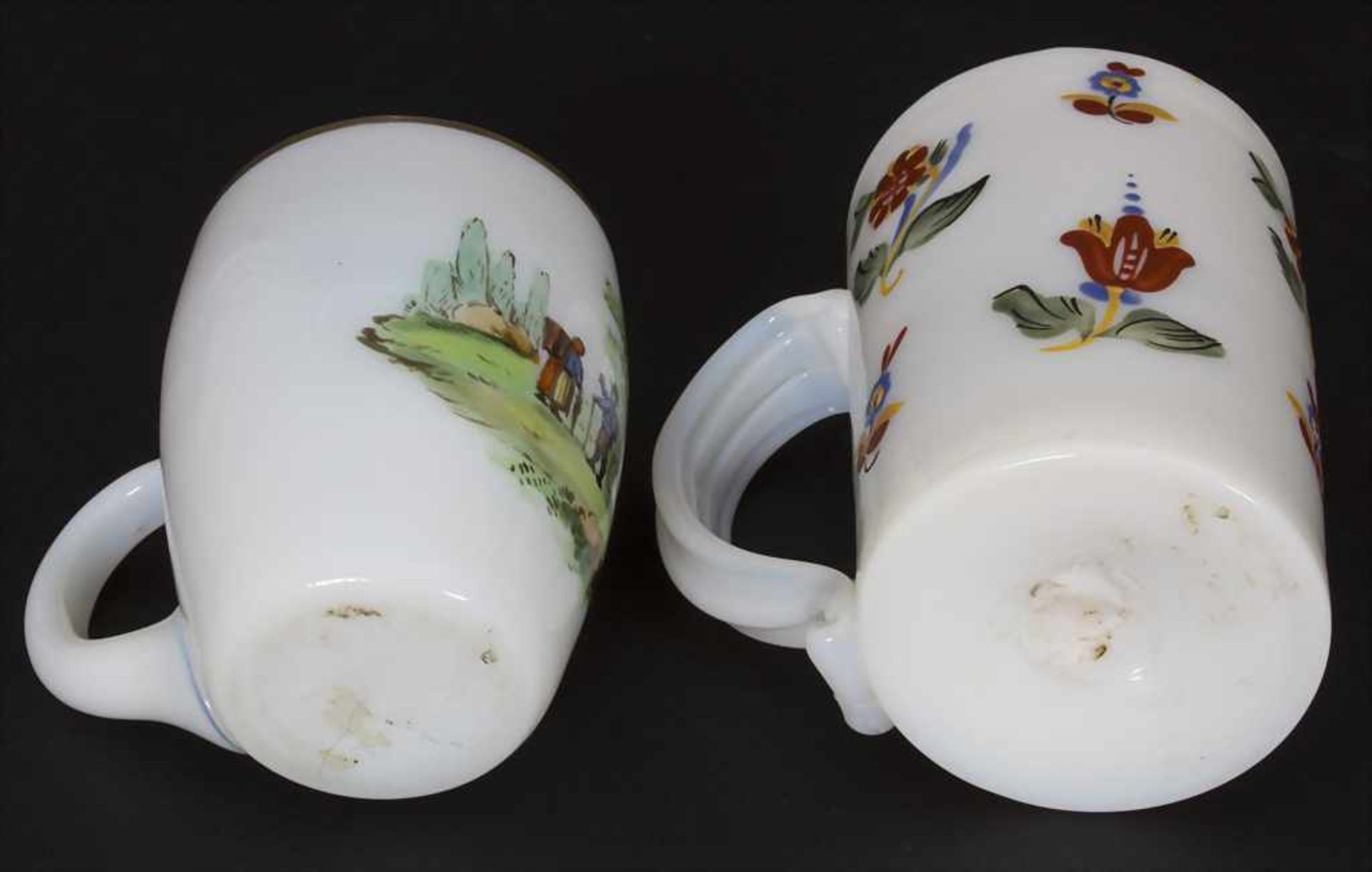 2 Henkelbecher / 2 glass mugs, Böhmen, um 1800Material: opalisierendes Milchglas, poychrom bemalt, - Image 3 of 6