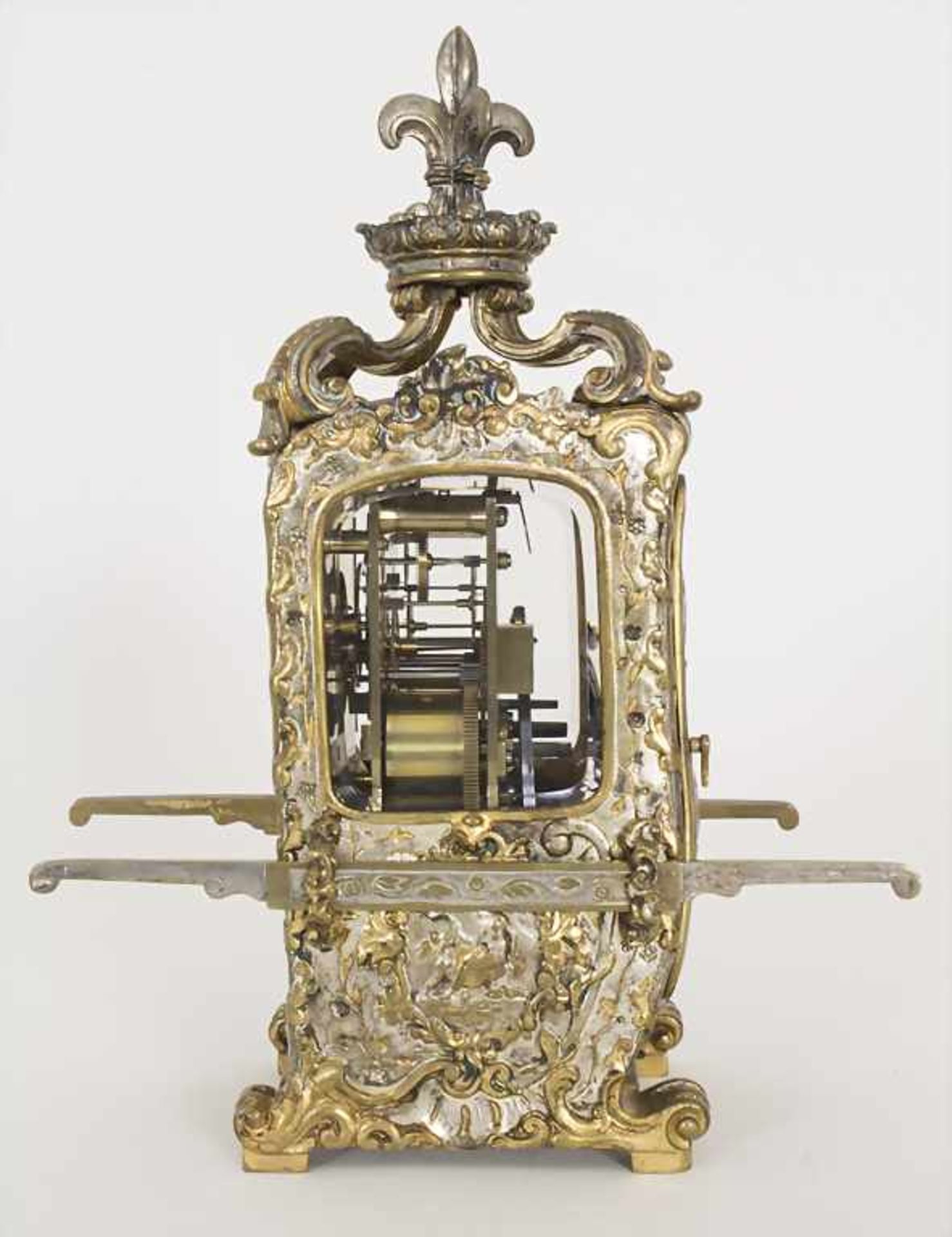 Sänften Uhr / A table clock, um 1900Gehäuse: rundum verglaste u. versilberte Bronze,Uhrwerk: - Image 6 of 11