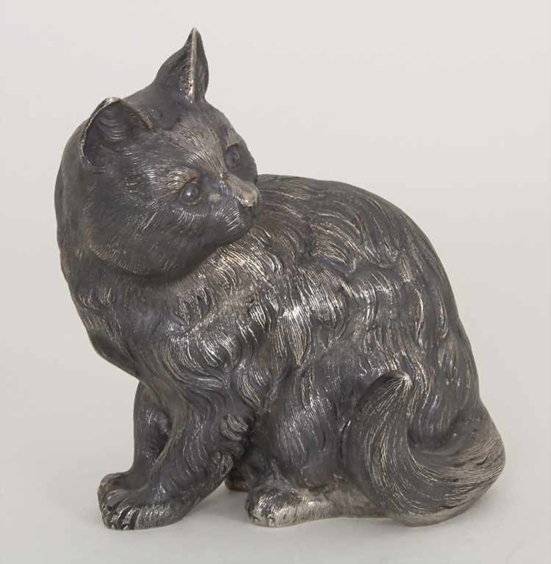 Katze / A silver cat, Italien, 20. Jh.Material: Silber 800, plastisch ausgeformte sitzende Katze,