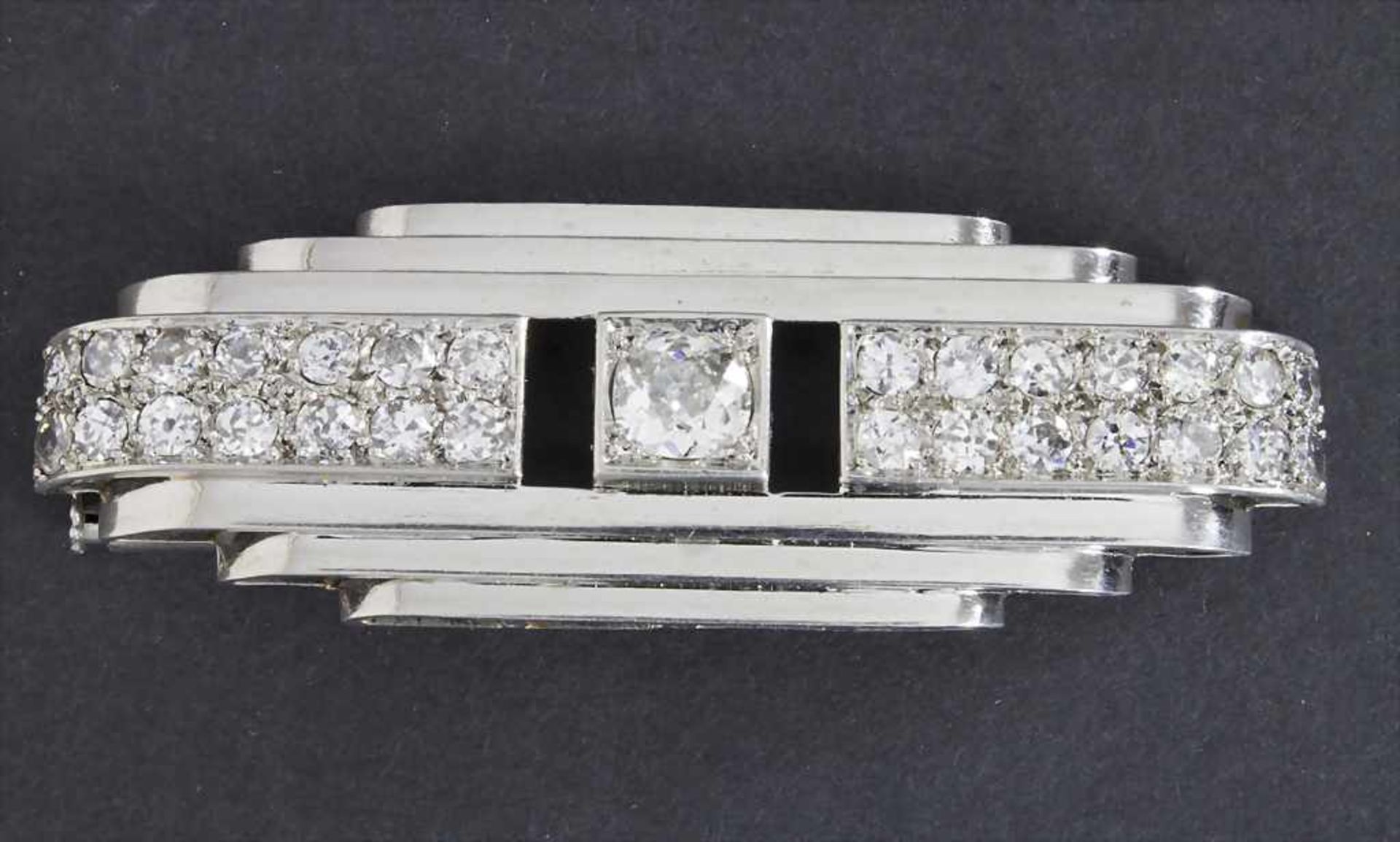 Art Déco Brosche mit Diamanten / Brooch with Diamonds, Paris, um 1920<
