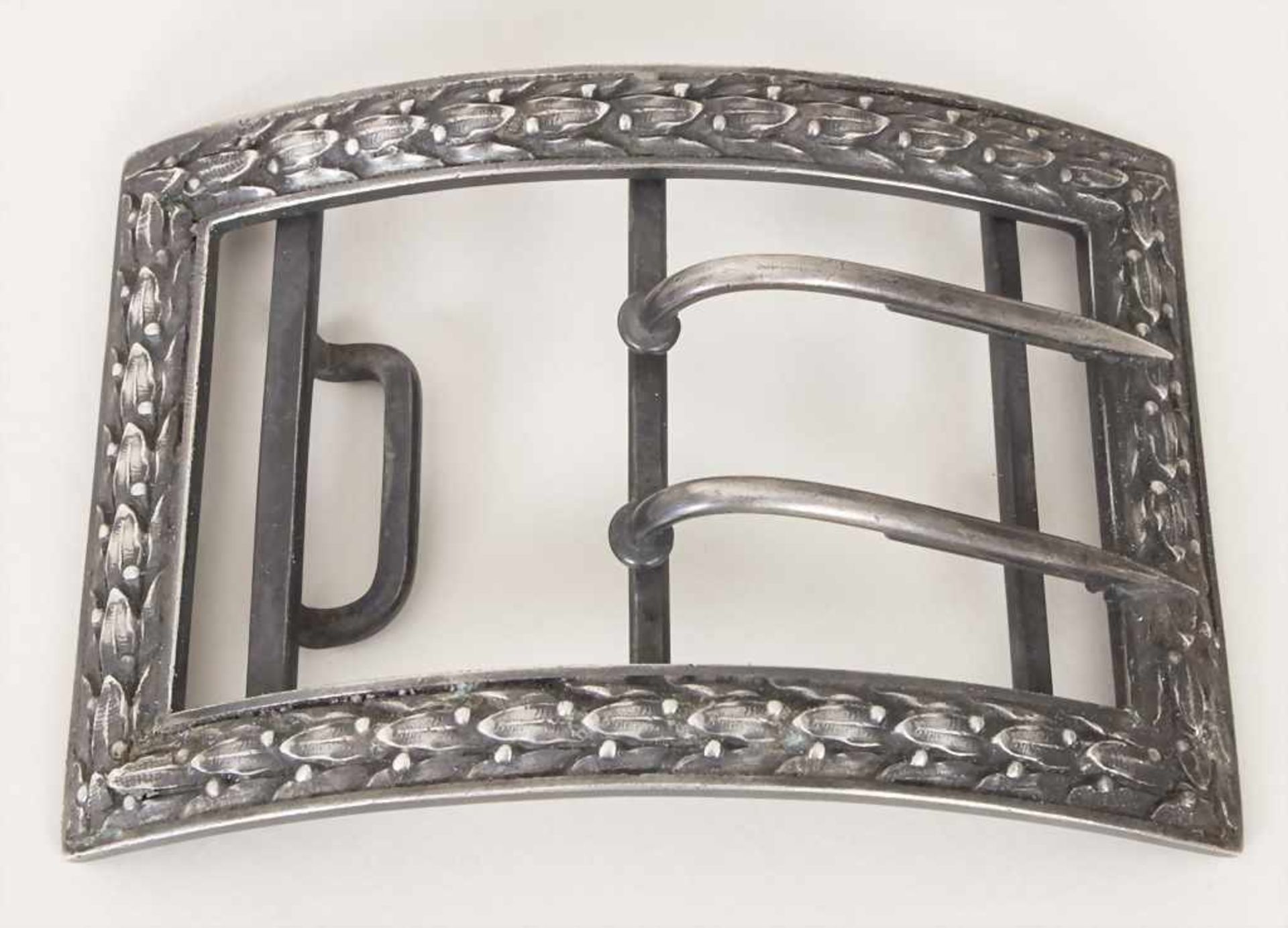Silber Gürtelschließe / A silver belt buckle, Frankreich, um 1860<b