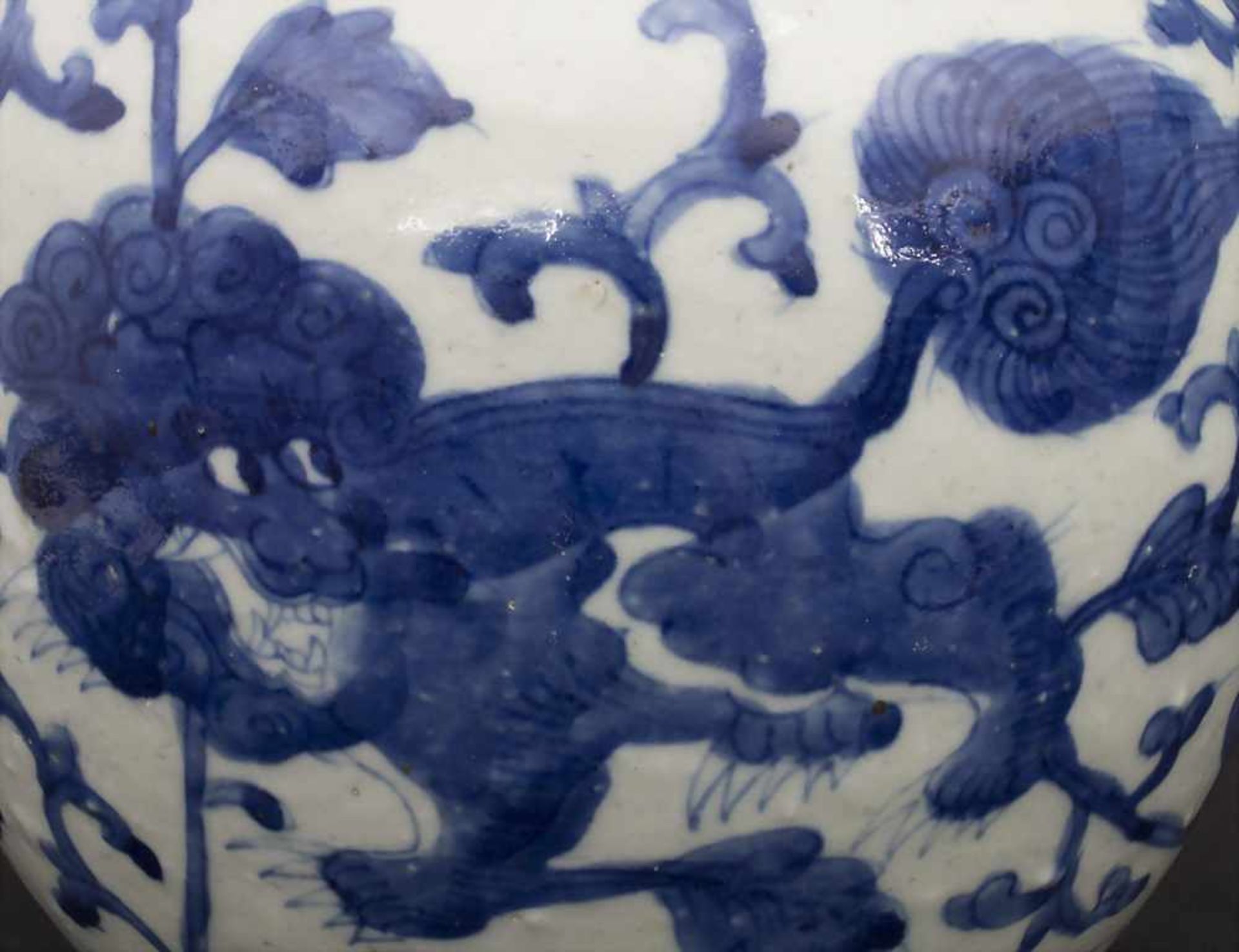 Schultertopf mit unterglasurblauer Malerei, Qing Dynastie, China, 18./19. Jh. - Image 11 of 11