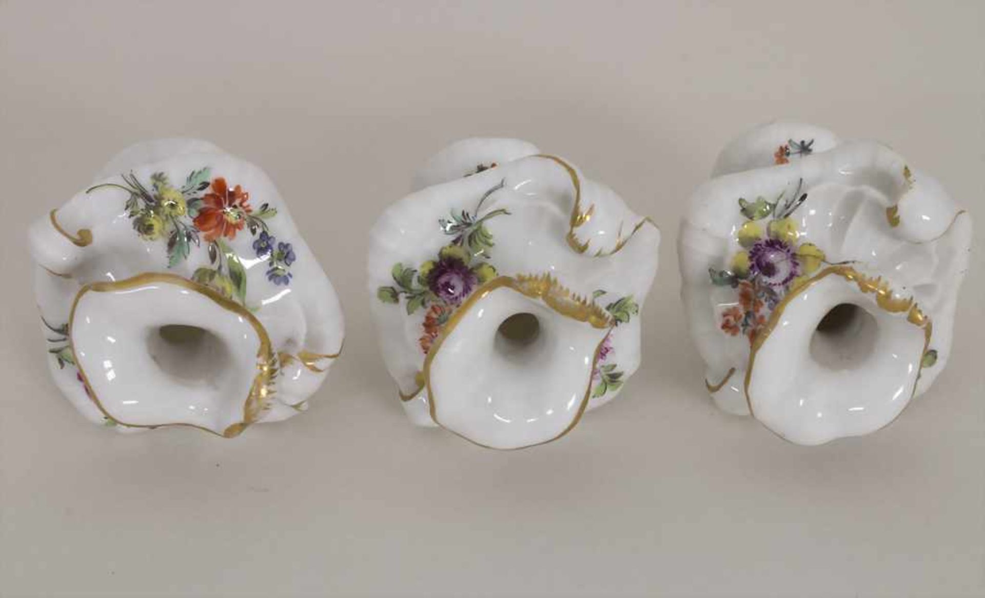 3 frühe Miniatur Vasen mit Rocaillen / A set of 3 early miniature vases with rocailles, Meissen, - Bild 3 aus 7