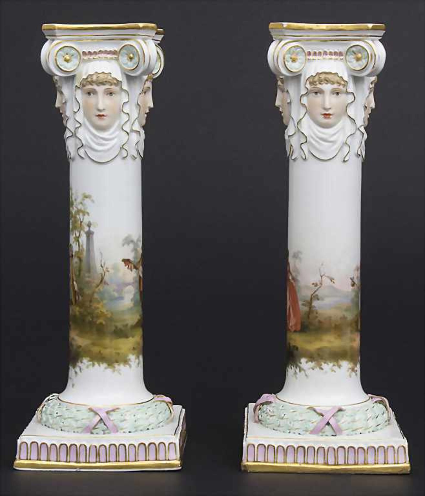 Paar Kerzenleuchter mit galanten Szenen / A pair of candlesticks with courting scenes, Meissen, - Bild 2 aus 11