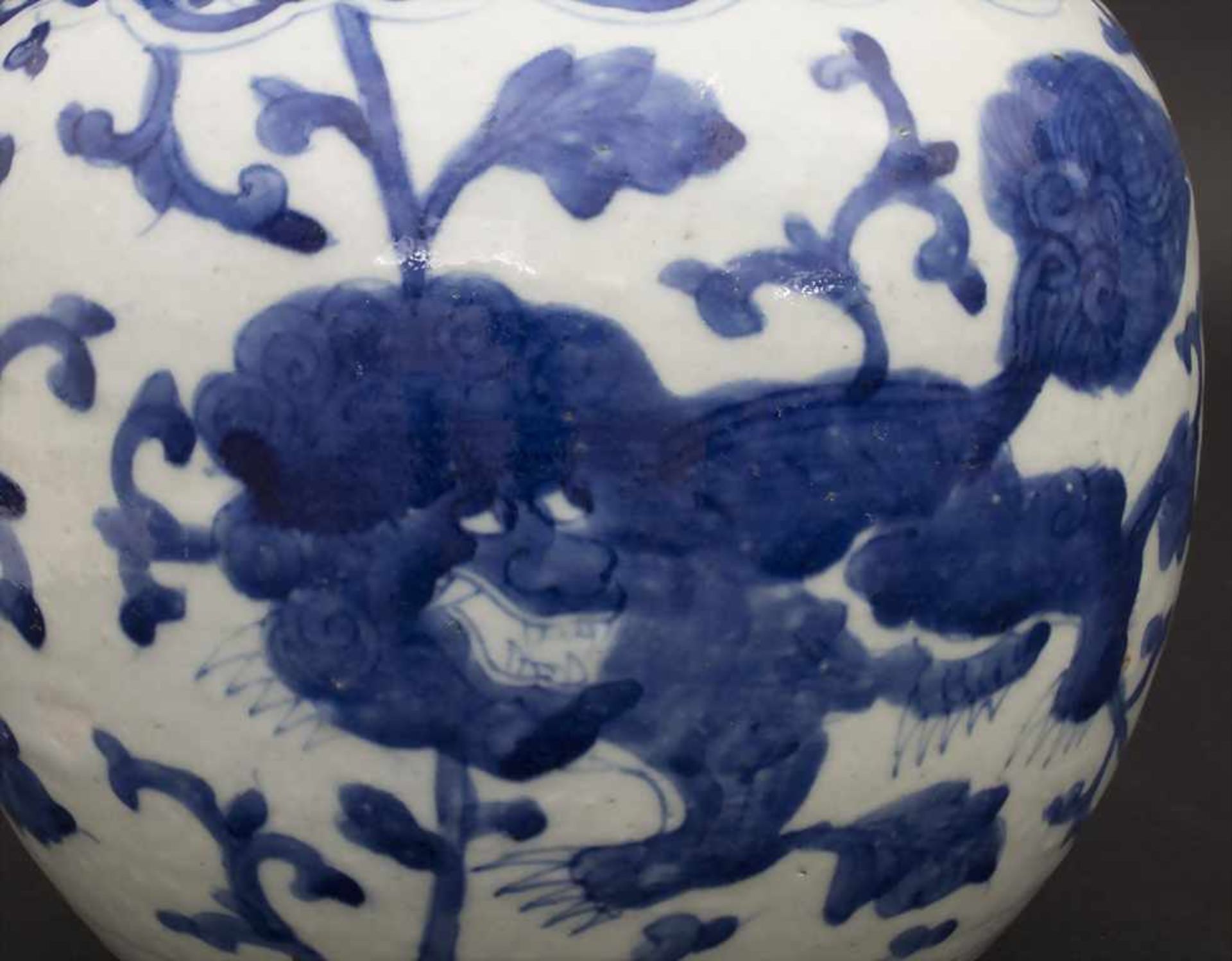 Schultertopf mit unterglasurblauer Malerei, Qing Dynastie, China, 18./19. Jh. - Image 9 of 11