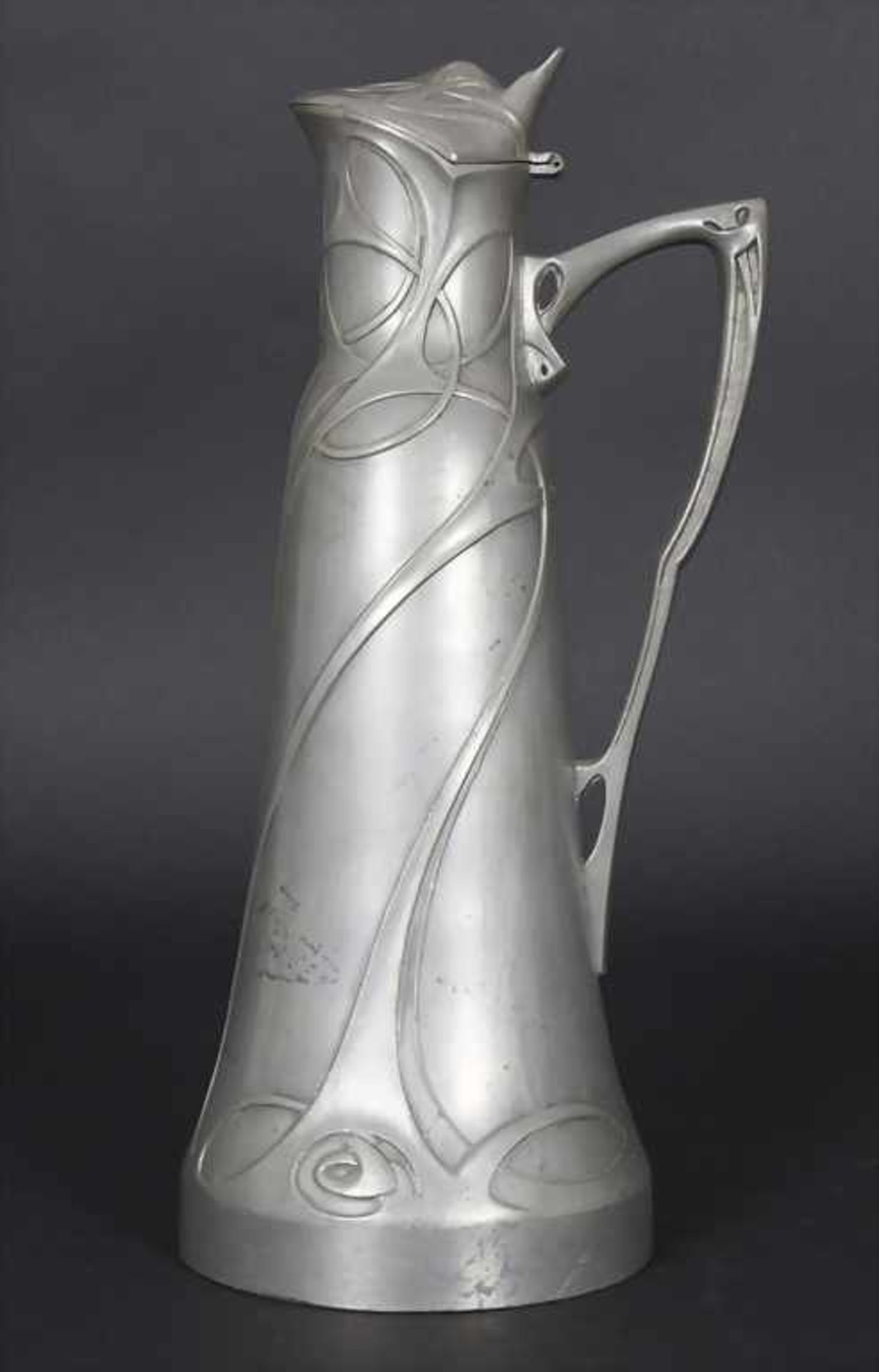 Jugendstil Schenkkanne / An Art Nouveau tin decanter, wohl Orivit, um 1905