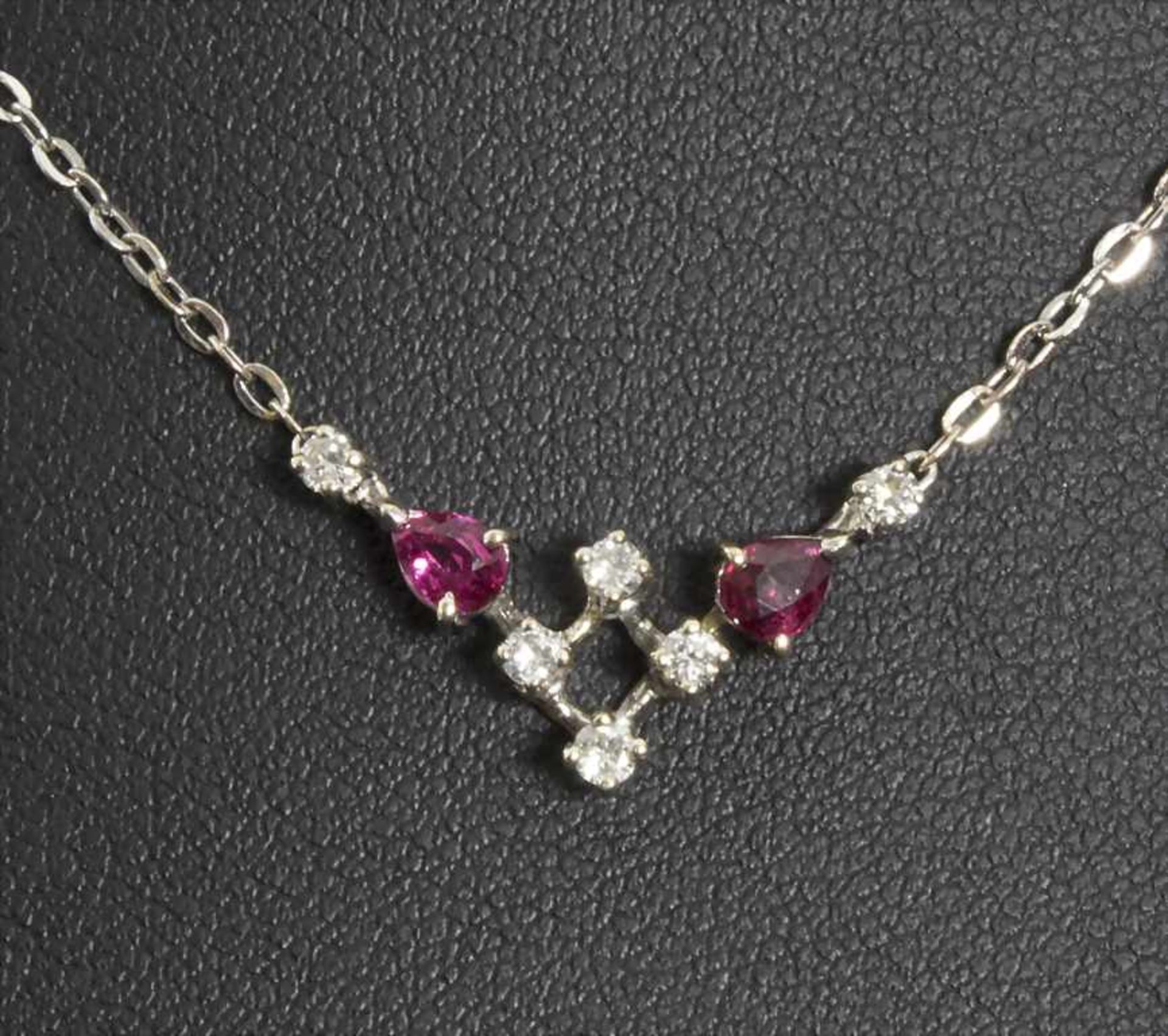 Collier mit Brillant und Rubin / A Necklace with brilliant and ruby
