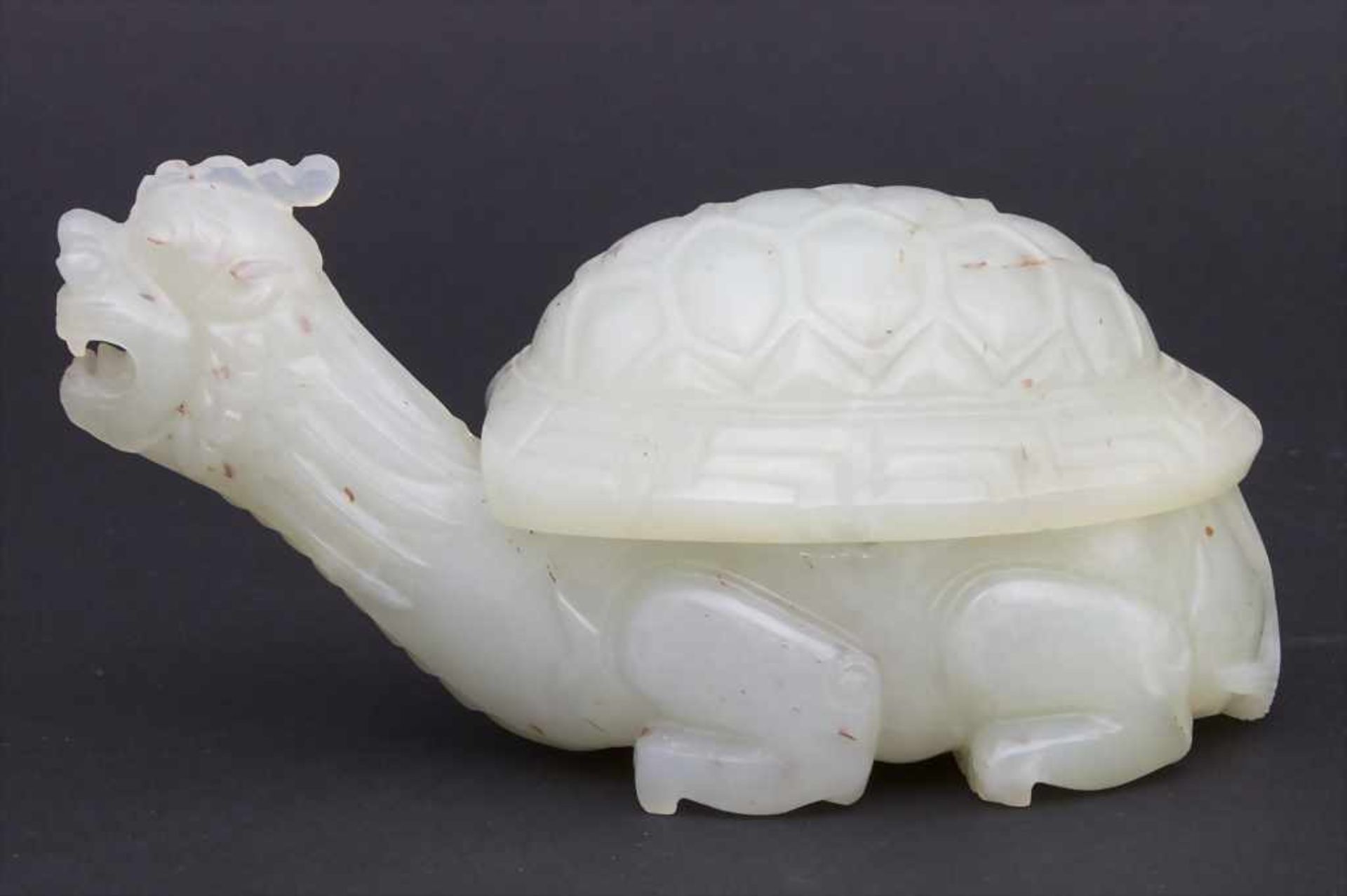 Jade-Deckeldose als Schildkröte, China, Qing-Dynastie<