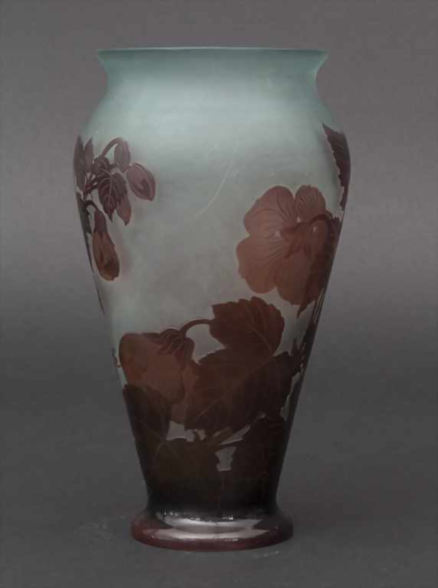 Jugendstil Vase mit Malve (Mauve) / An Art Nouveau vase with mallow, Emile Gallé, Ecole de Nancy, um - Bild 4 aus 7