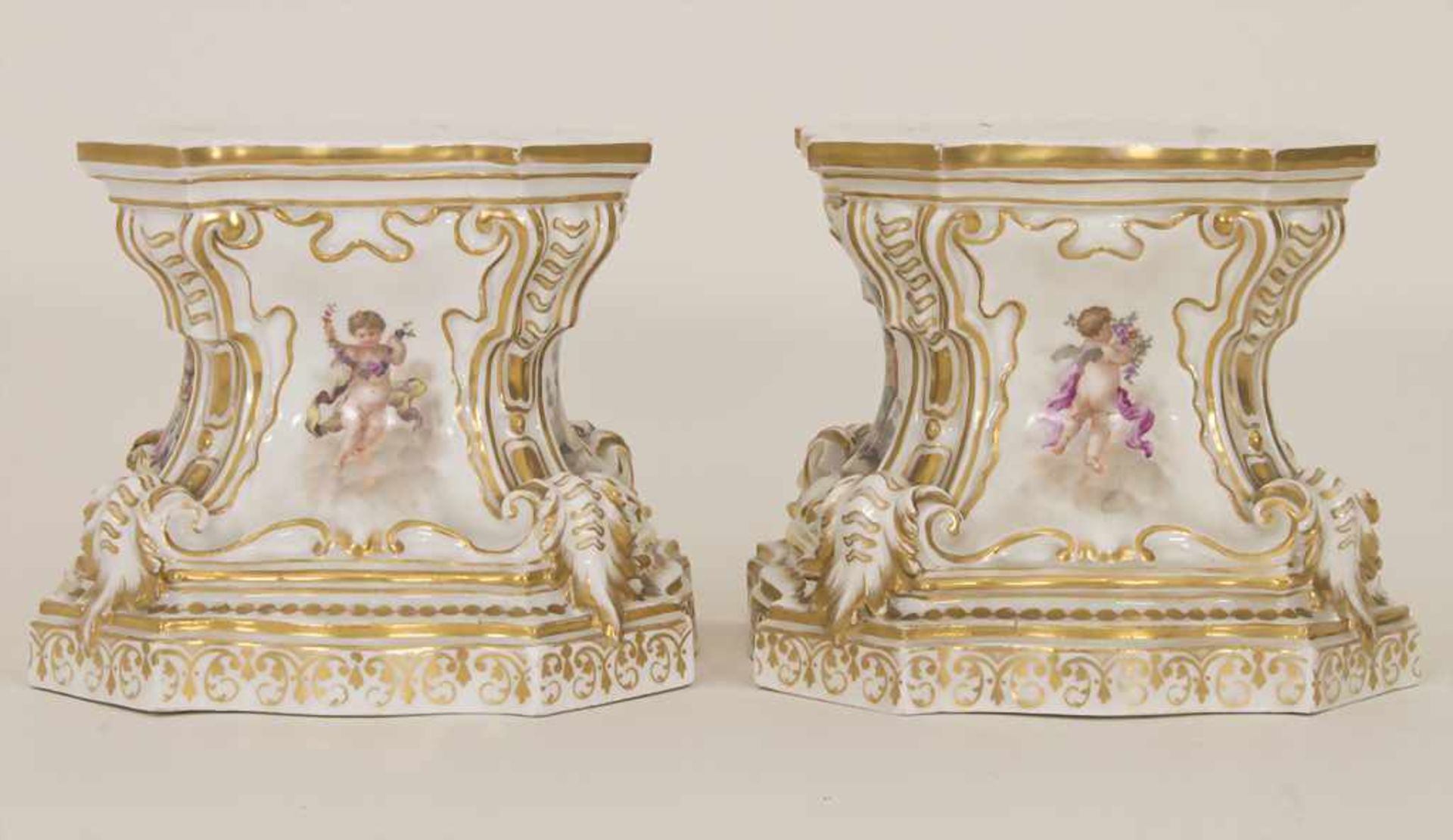 Paar frühe Postamente mit Watteau Malerei / A pair of early pedestals, Meissen, um 1745< - Bild 2 aus 16