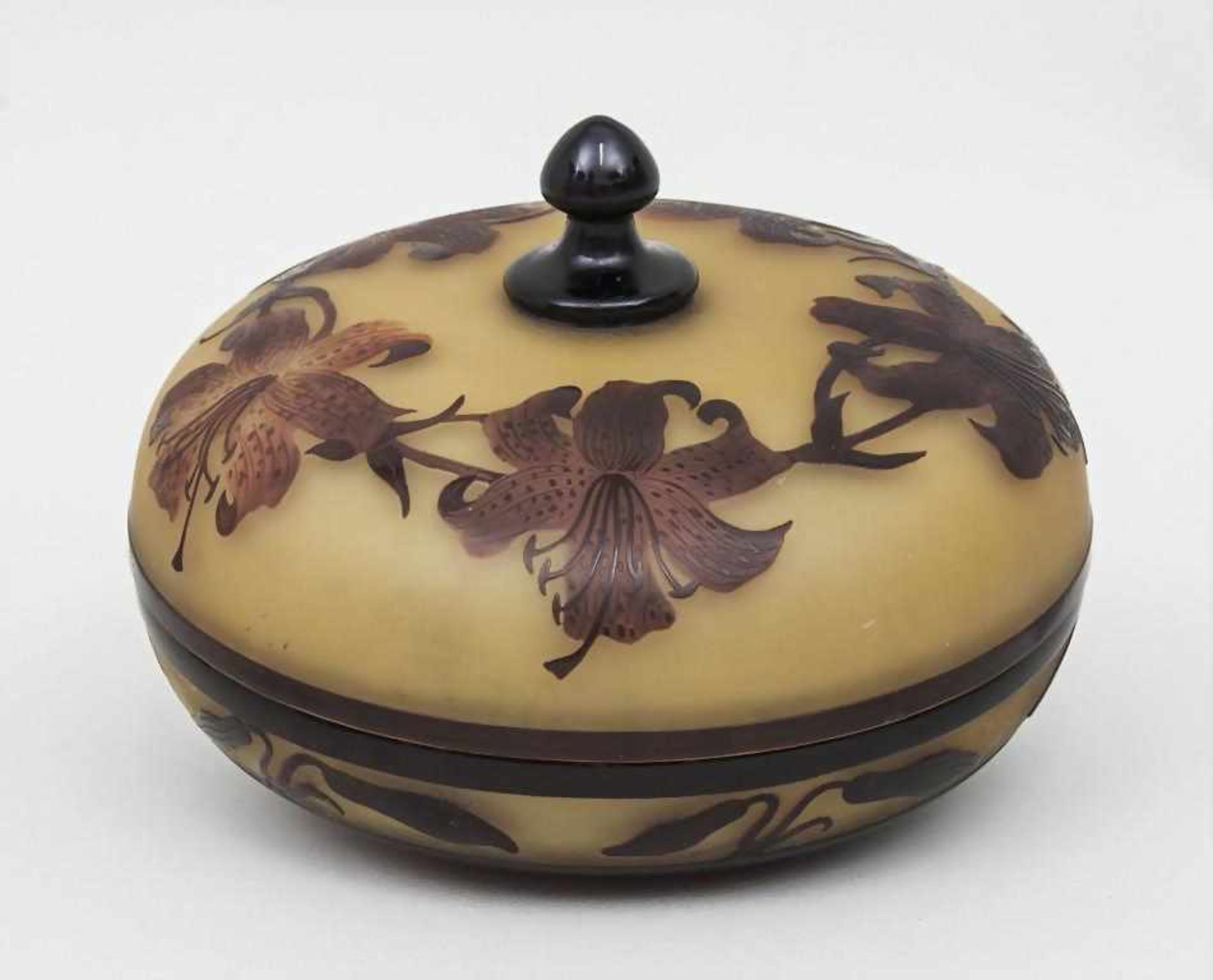 Jugendstil Bonbonniere mit Lilien / Art Nouveau Lidded Box With Fleurs De Lys, Paul Nicolas, D'