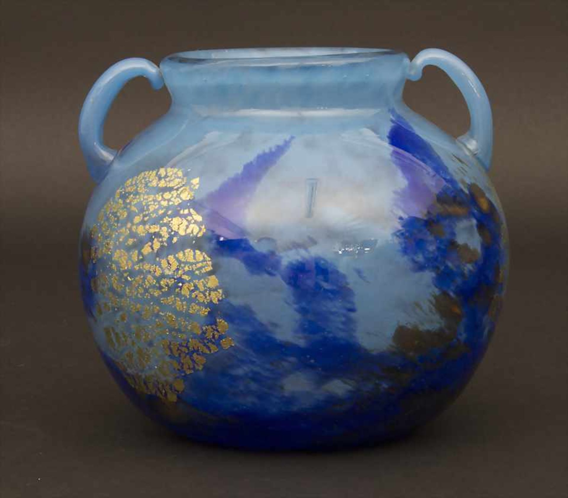 Doppelhenkel-Ziervase 'Verre de jade bleu' / A vase with 2 handles, Daum Frères, Nancy, um 1918- - Bild 3 aus 6