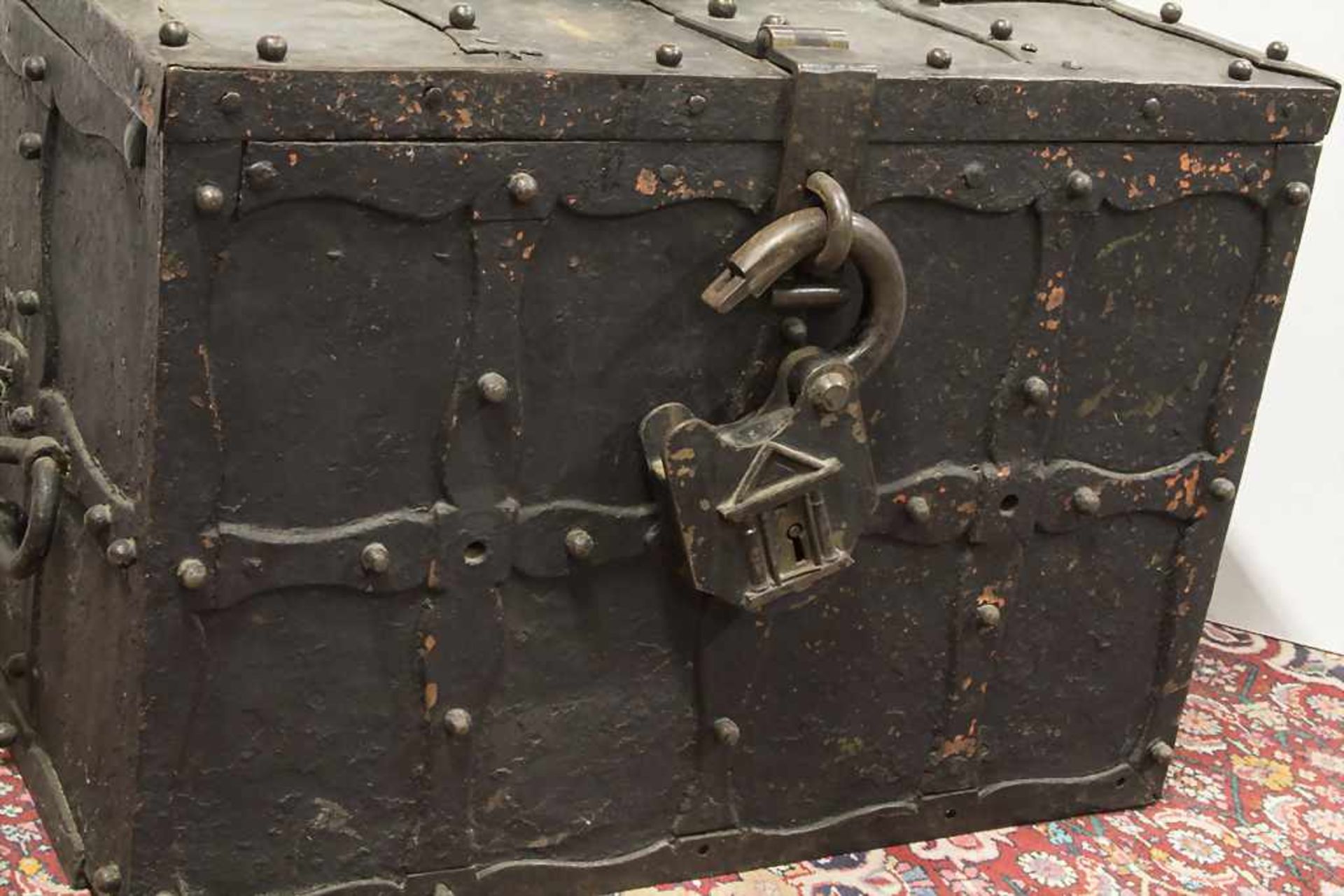 Eisentruhe als Kriegskasse / An iron (war) chest, 18. Jh. - Image 9 of 16