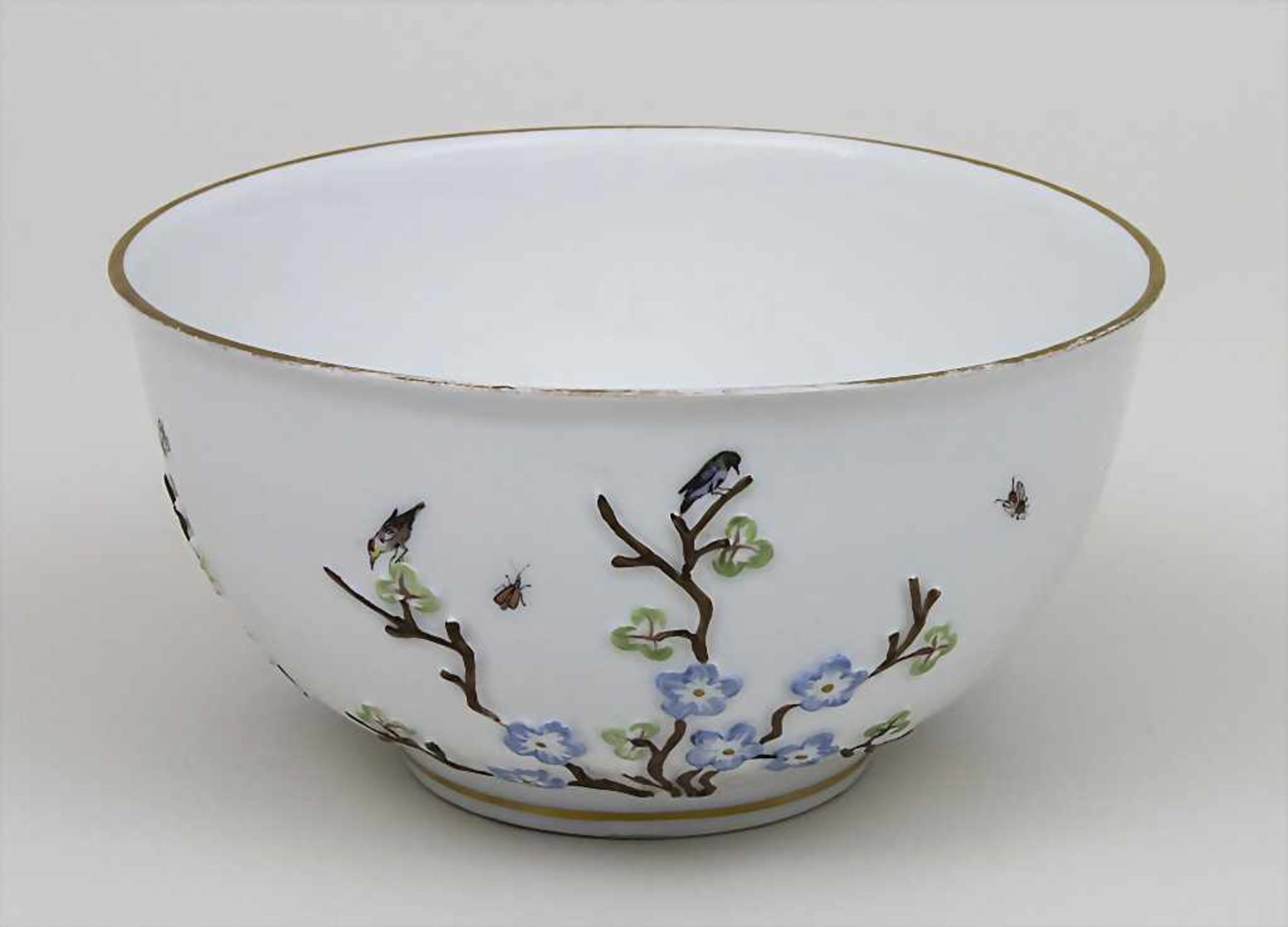 Große Kumme mit Kirschblütenzweigen, Vögeln und Insekten / A bowl with cherry blossom branches,