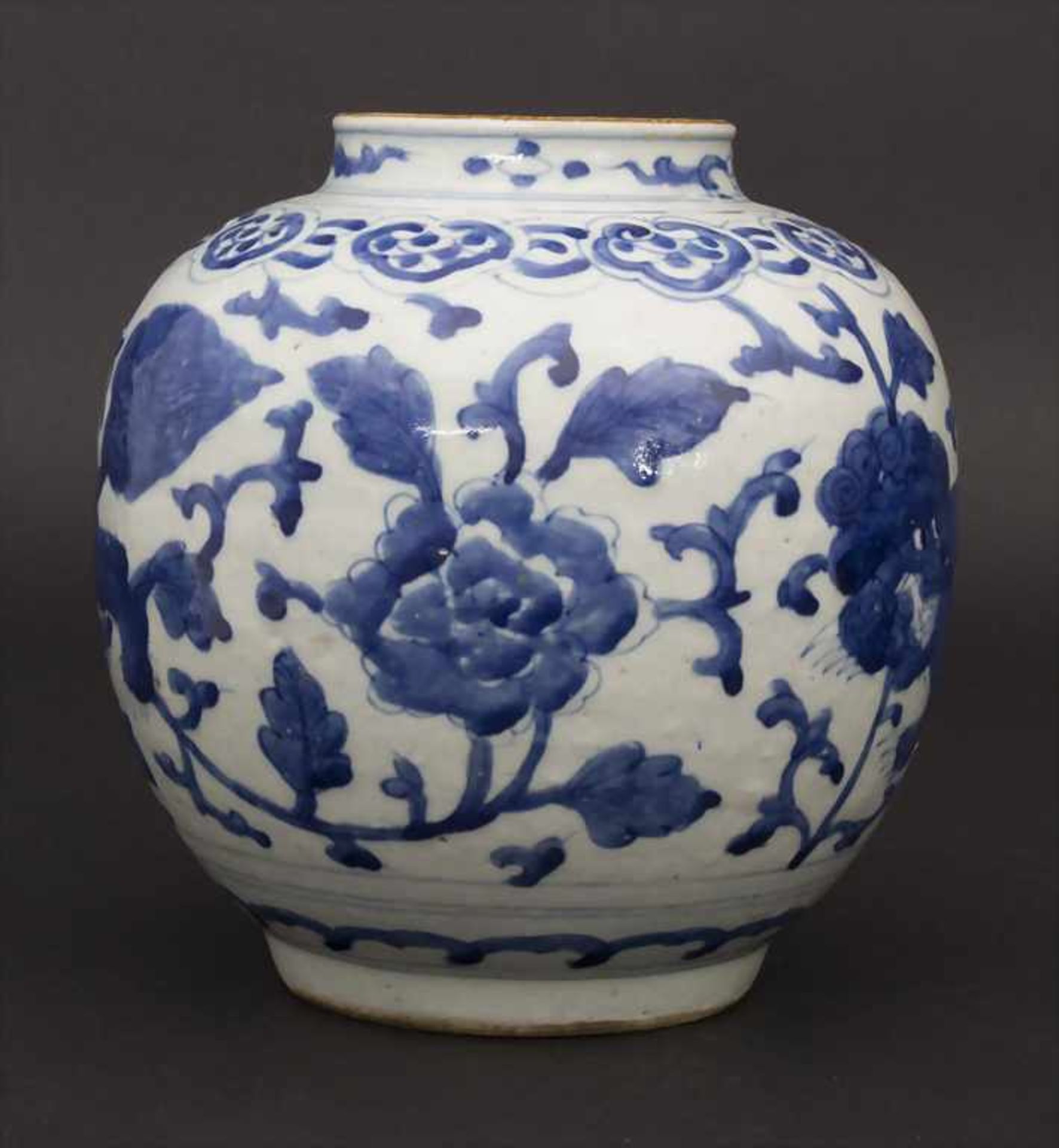 Schultertopf mit unterglasurblauer Malerei, Qing Dynastie, China, 18./19. Jh. - Image 5 of 11