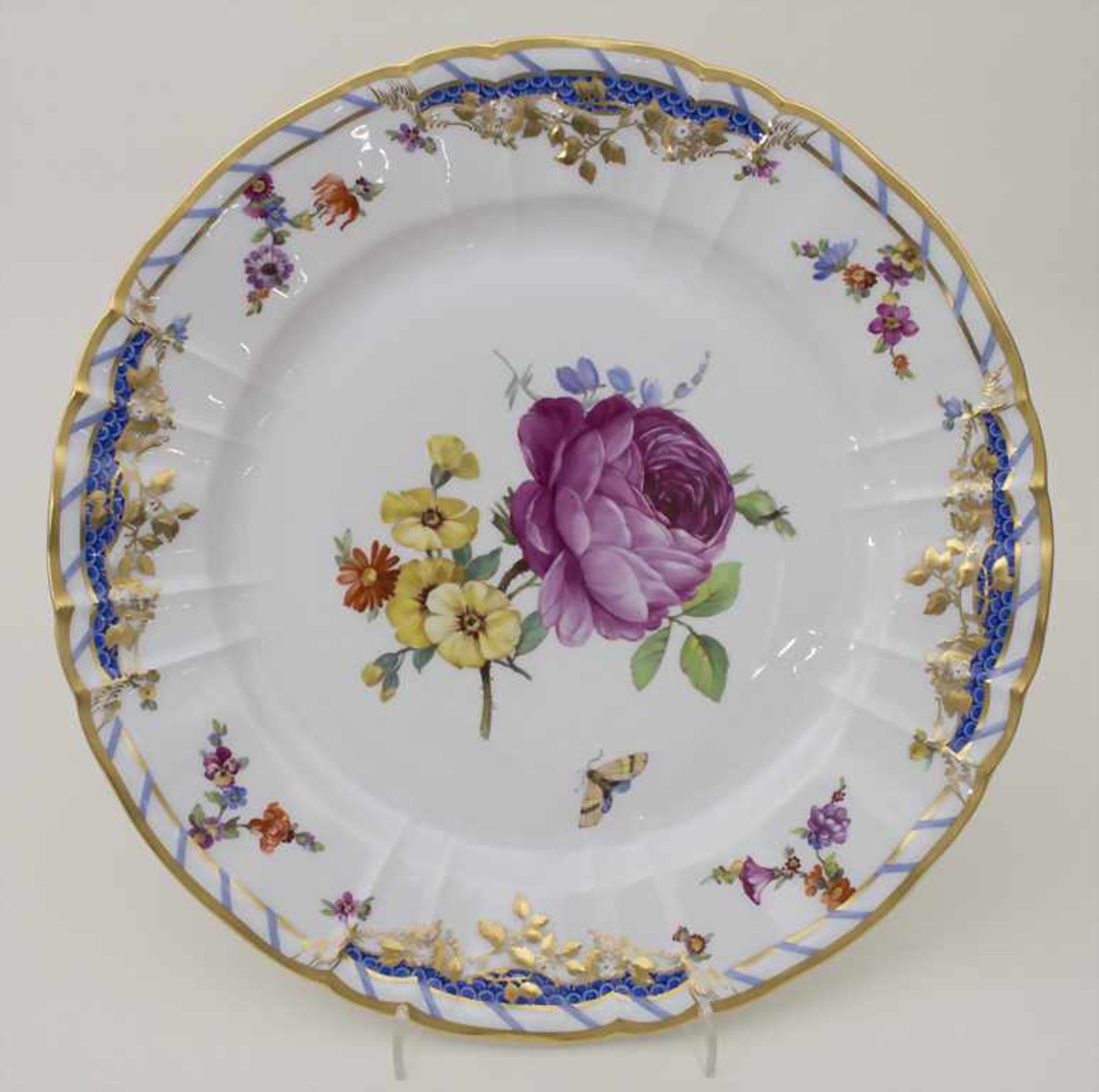 Teller mit Blumenmalerei / A plate with flowers, KPM, Berlin, 20. Jh.