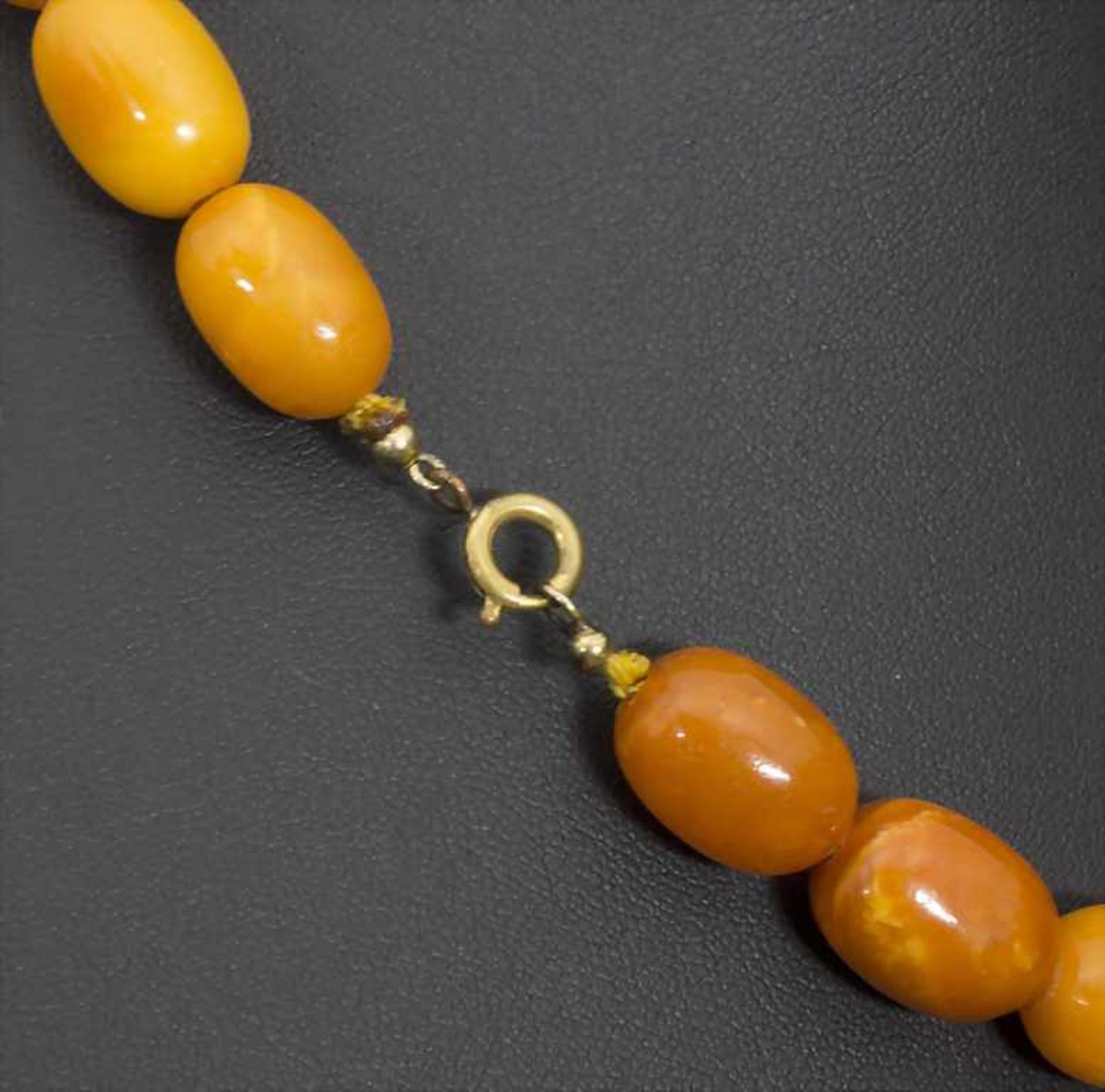 Bernsteinkette / Oliven Kette / An amber olives chain - Image 3 of 3