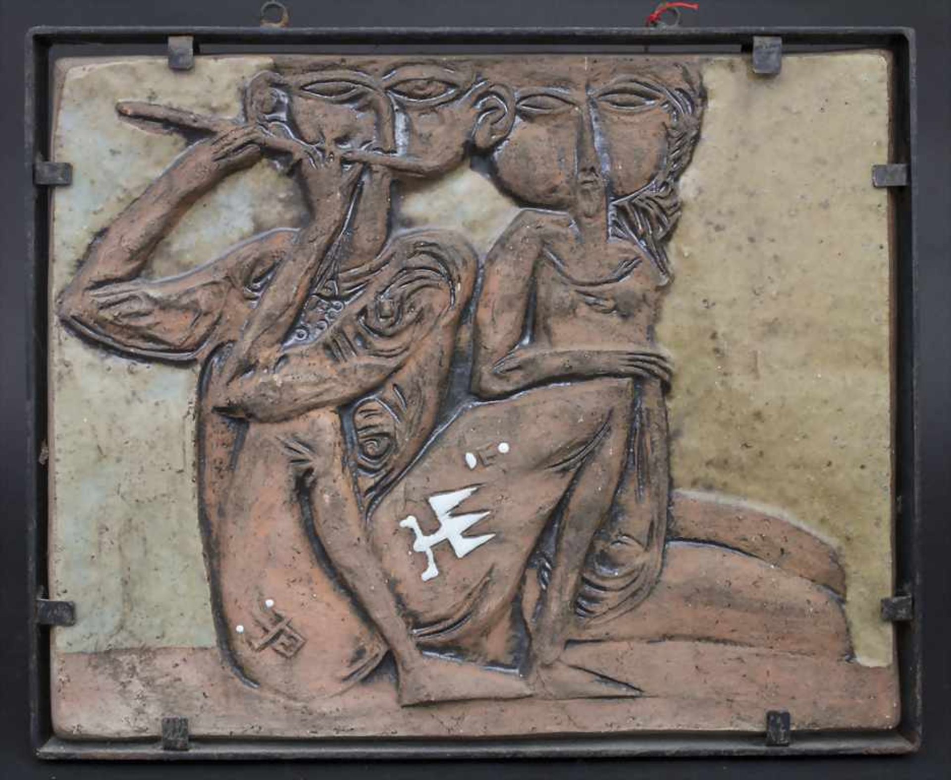 Künstlerkeramikrelief 'Liebespaar' / An artist's ceramic relief 'Lovers'<