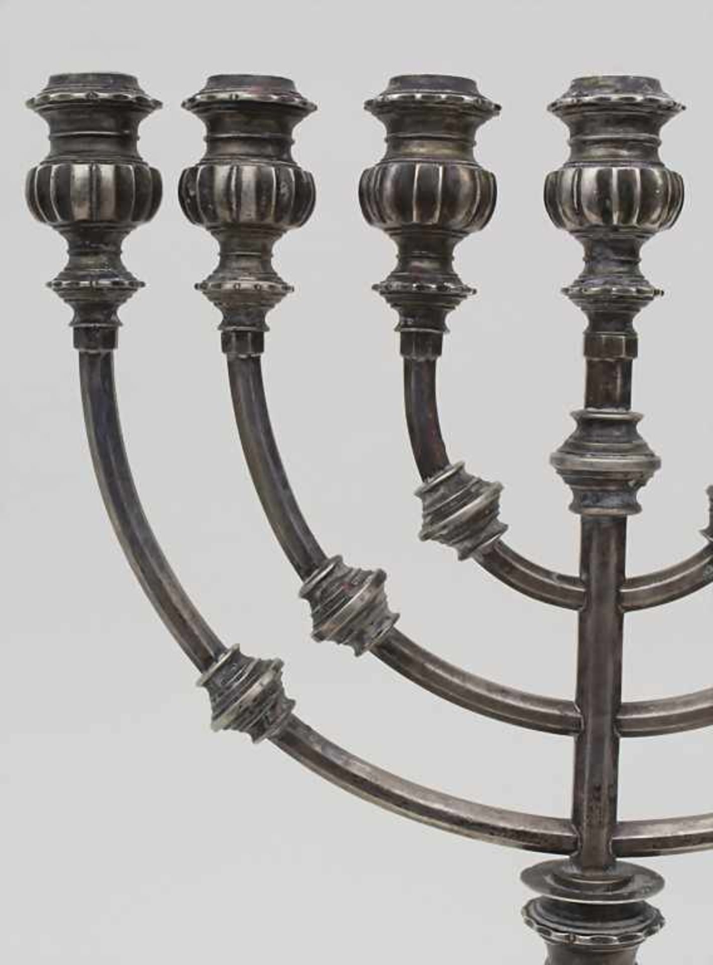 Paar Chanukka-Leuchter / A pair of hanukkah silver candlesticks, deutsch, um 1875 - Bild 6 aus 6