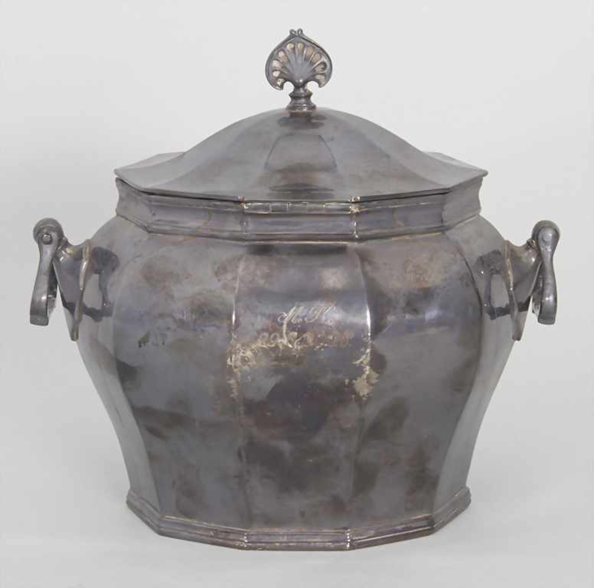 Deckeldose / A lidded silver box, William Hutton & Sons, London, um 1900