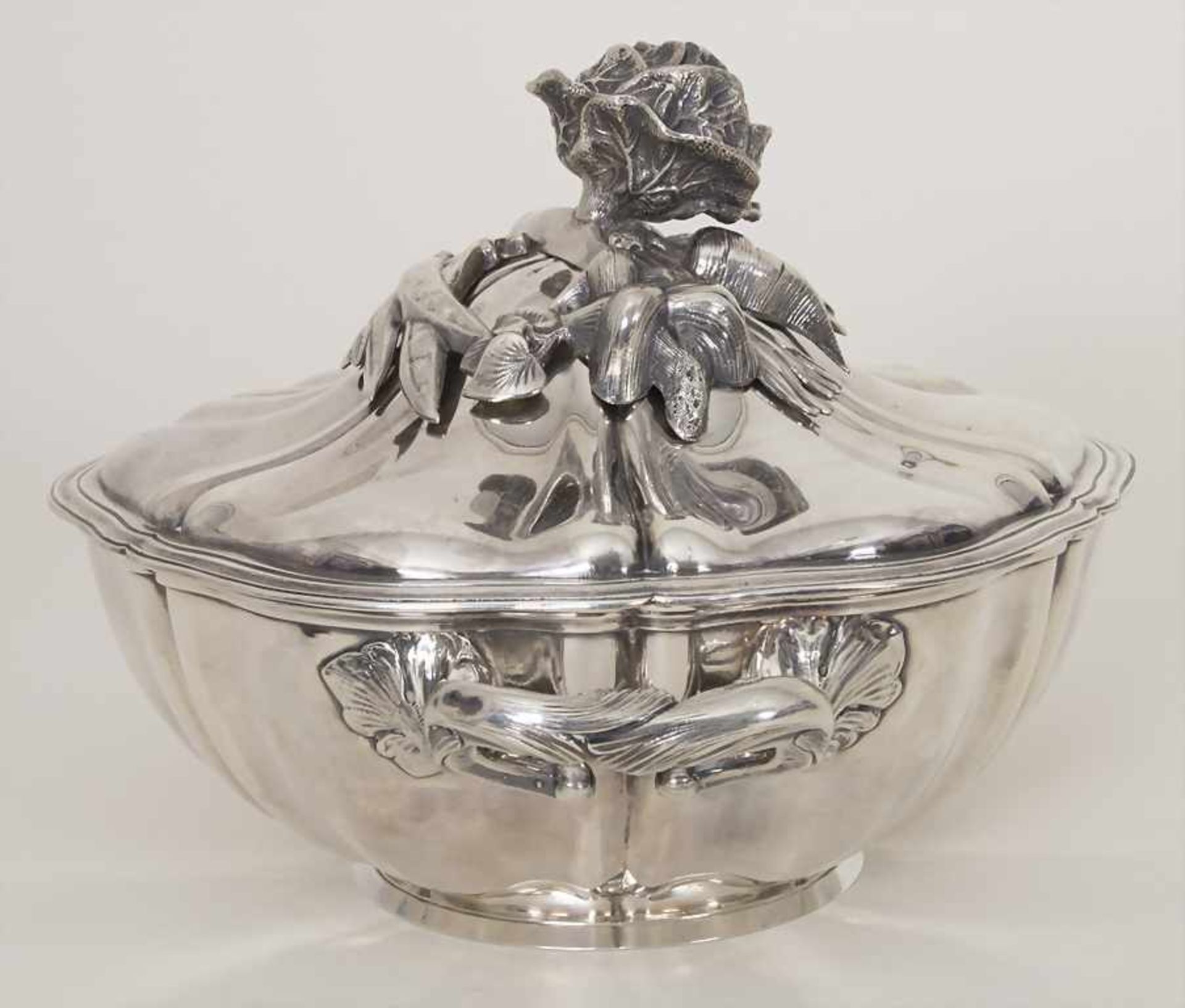 Legumier / Wöchnerinnenschüssel / A silver vegetable tureen cover, DEBAIN, Paris, um 1900<b - Bild 5 aus 11