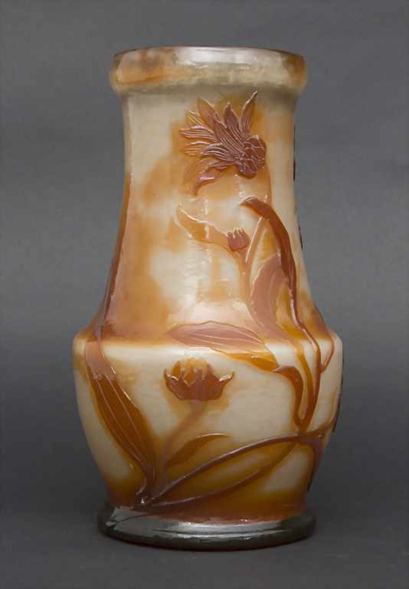 Große Jugendstil Vase mit Chrysanthemen / A large Art Nouveau vase with Chrysanthemum, Emile - Image 2 of 7