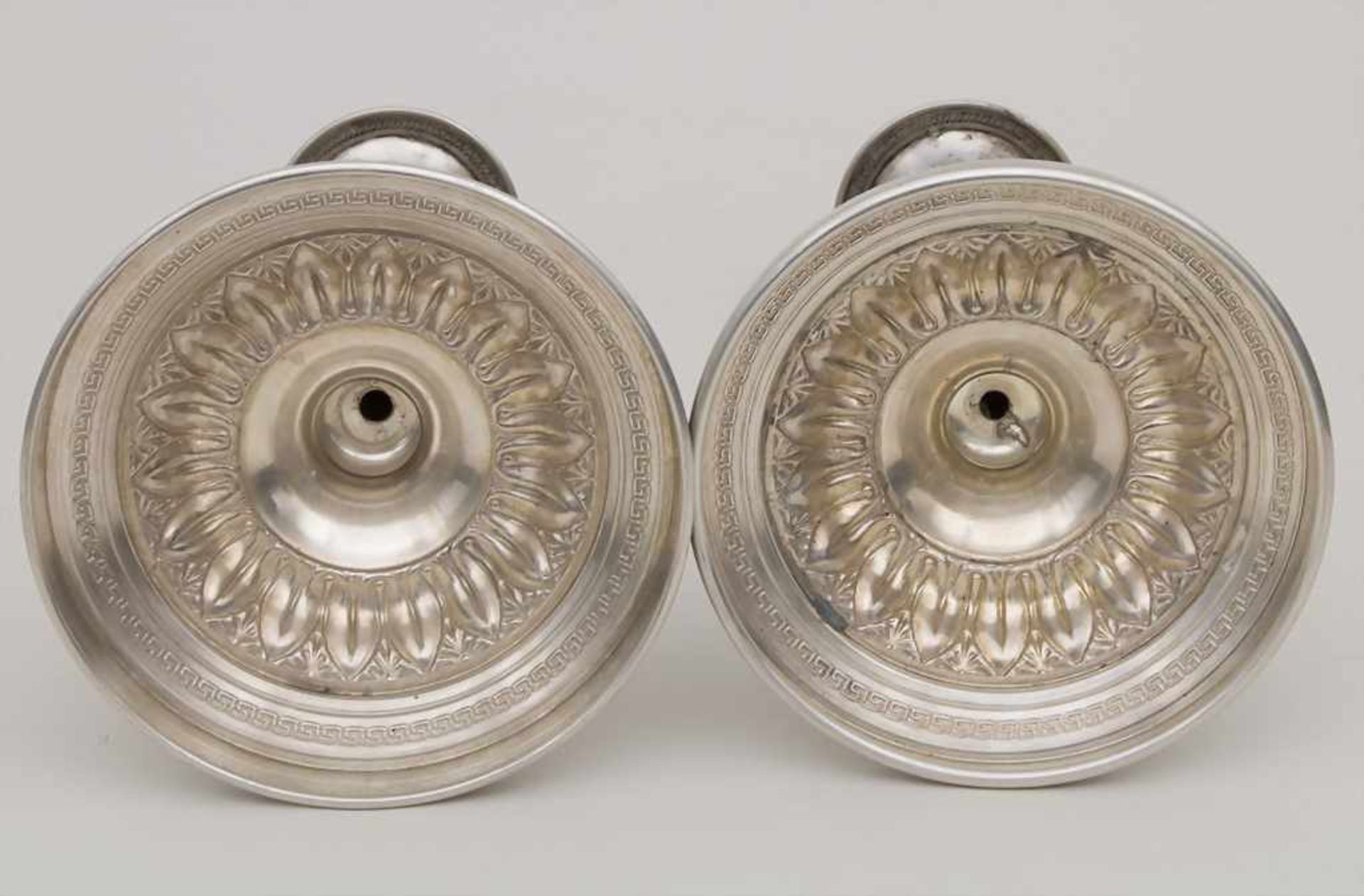 Paar Kerzenleuchter / A pair of silver candlesticks, Prato, Italien, 20. Jh. - Bild 5 aus 6