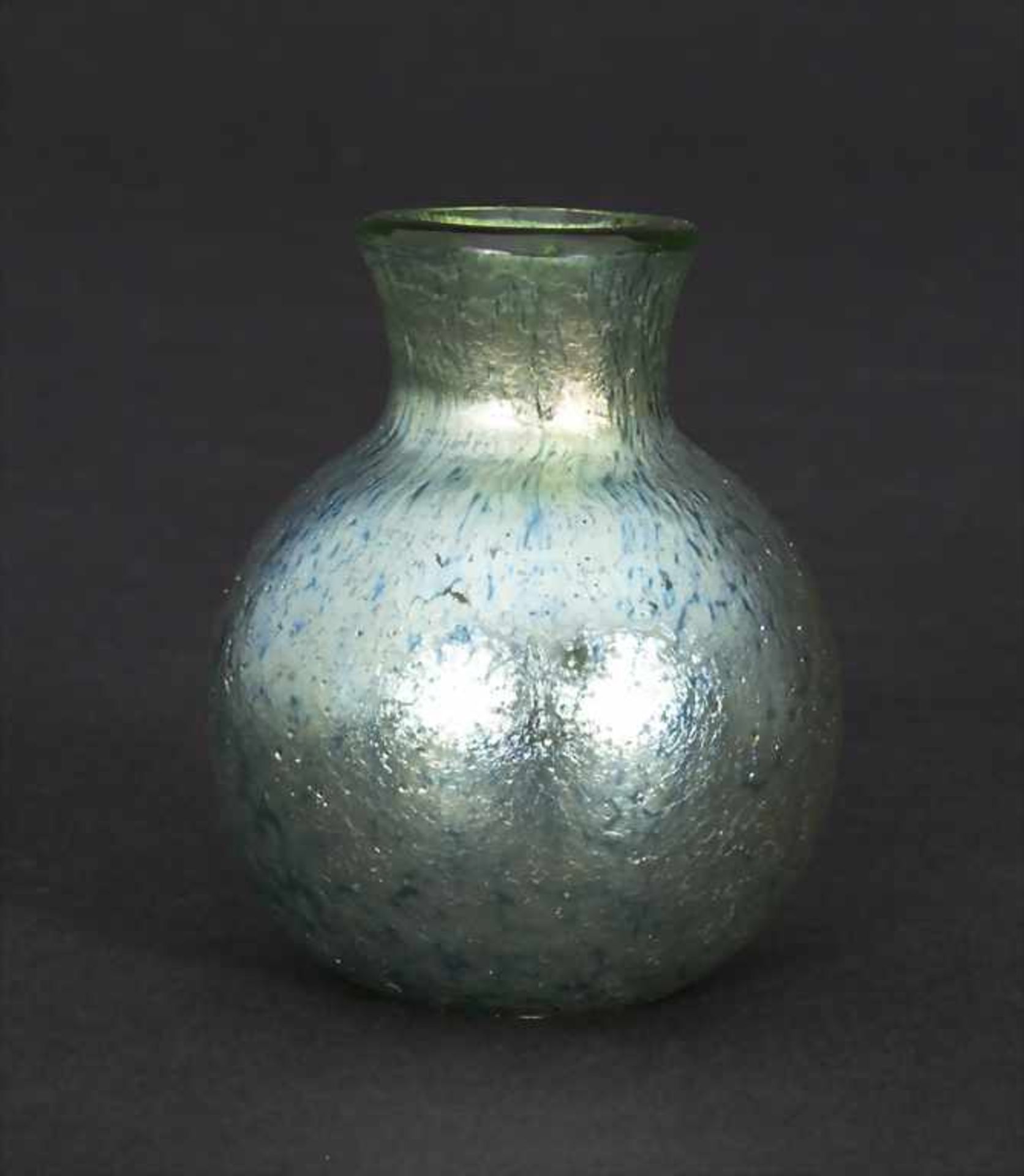 Loetz Miniatur-Vase / A miniature vase, Johann Loetz Witwe, Klostermühle, um 1900<