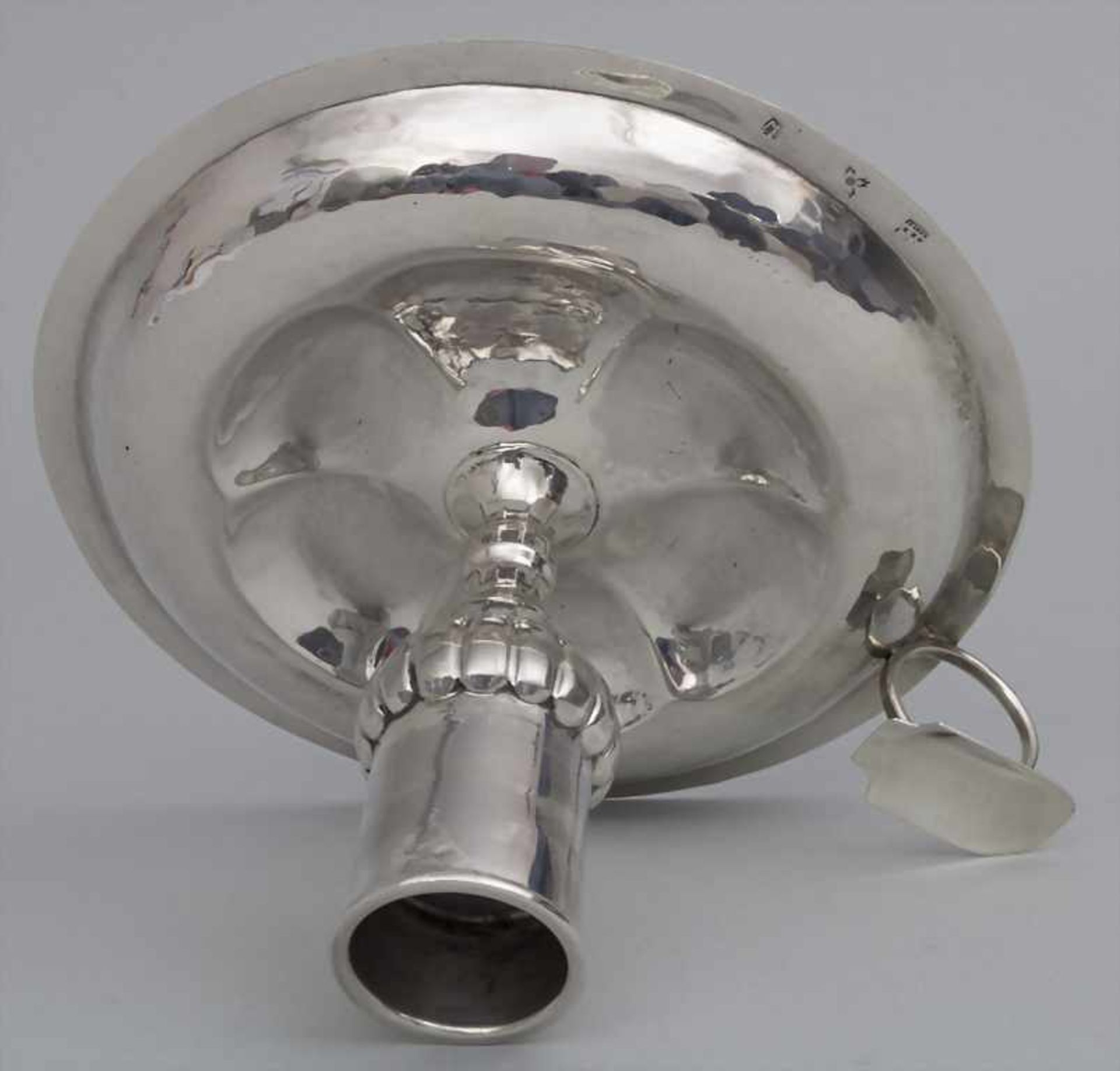 Handleuchter / A silver candleholder with handle, 18. Jh. - Bild 2 aus 4