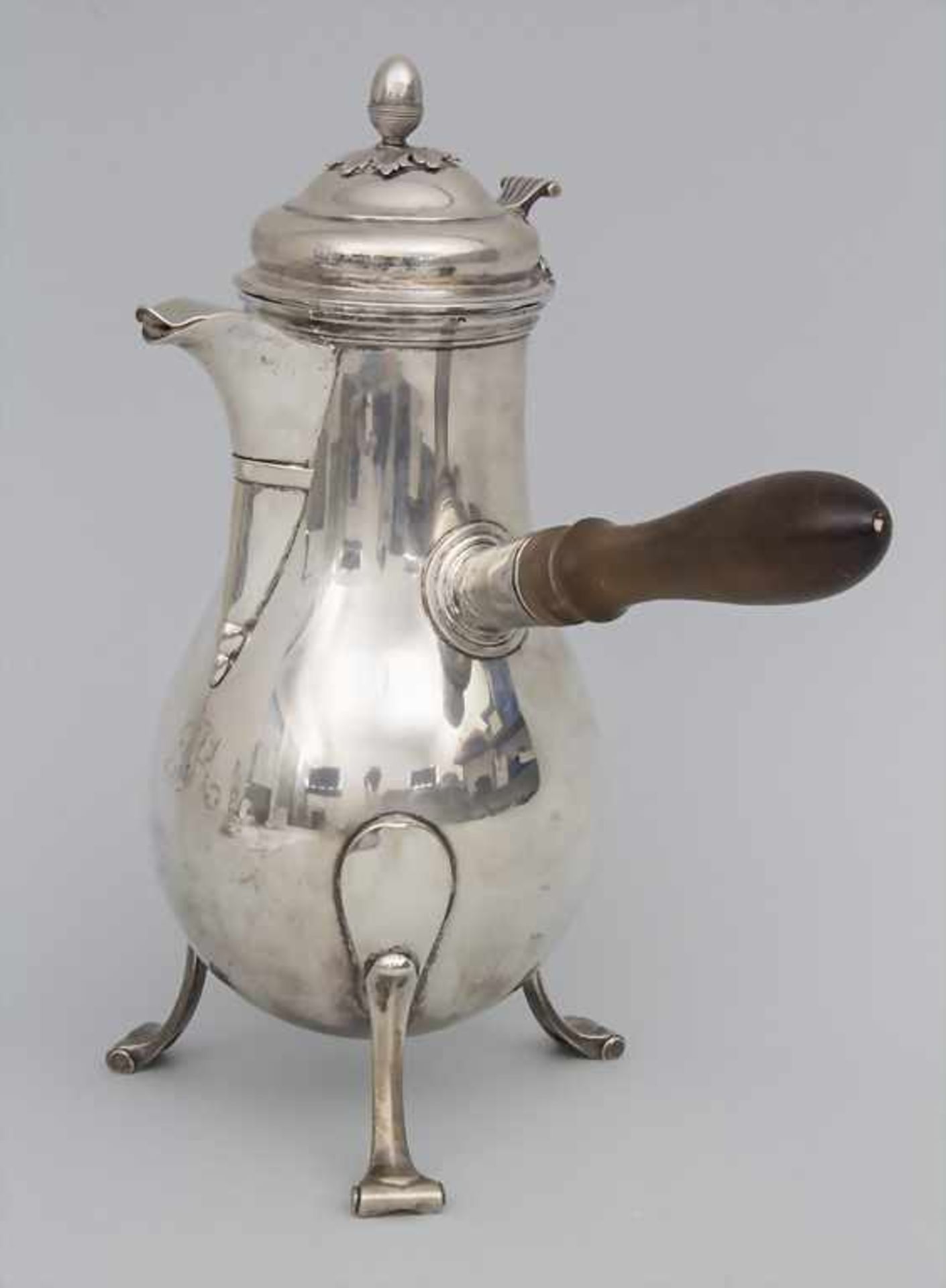 Große Kaffekanne / A large silver coffee pot, Jean Stahl, Straßburg / Strasbourg, um 1790<b