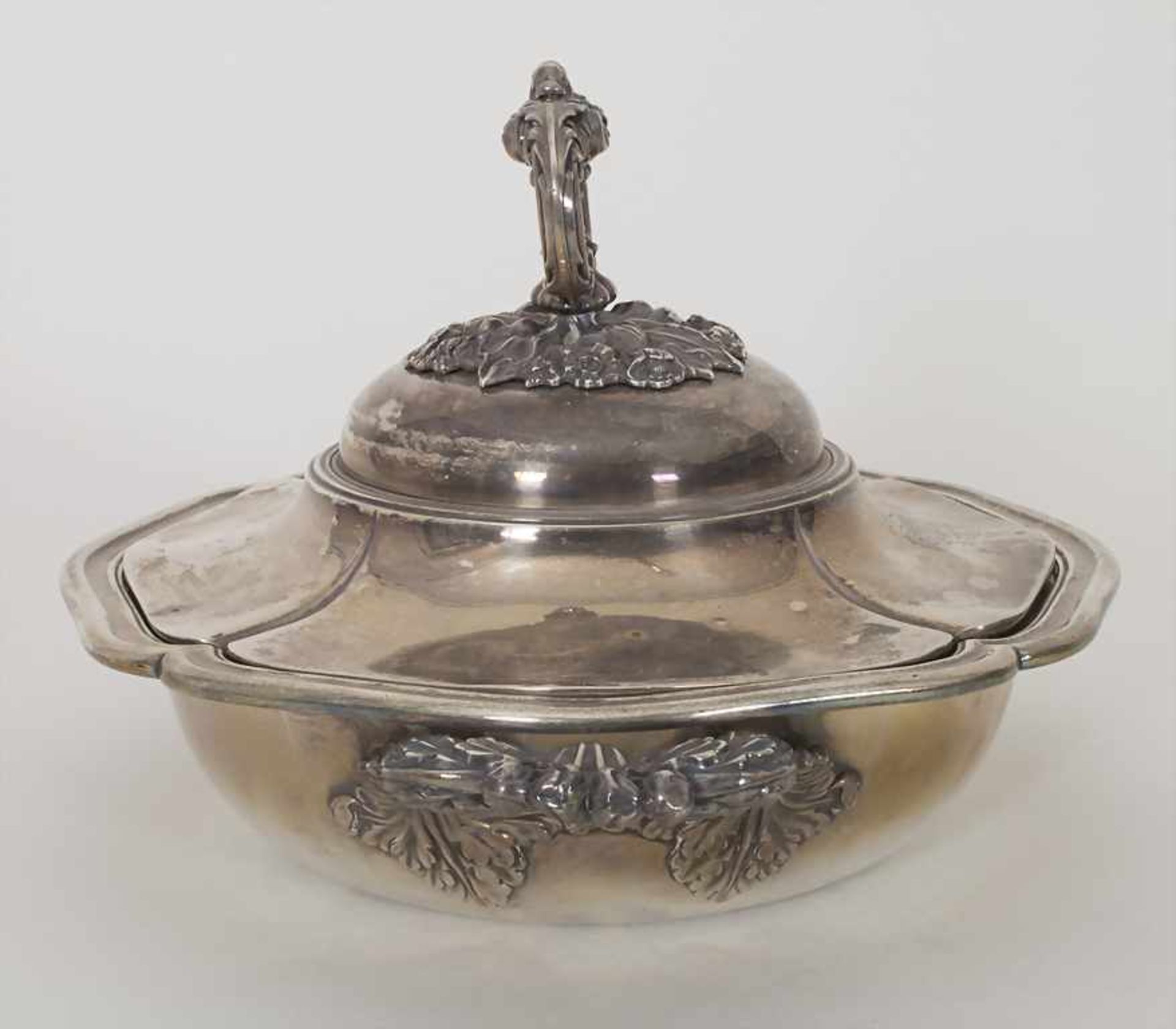 Legumier / Wöchnerinnenschüssel / A silver vegetable tureen cover, Odiot, Paris, nach 1839<b - Bild 6 aus 12