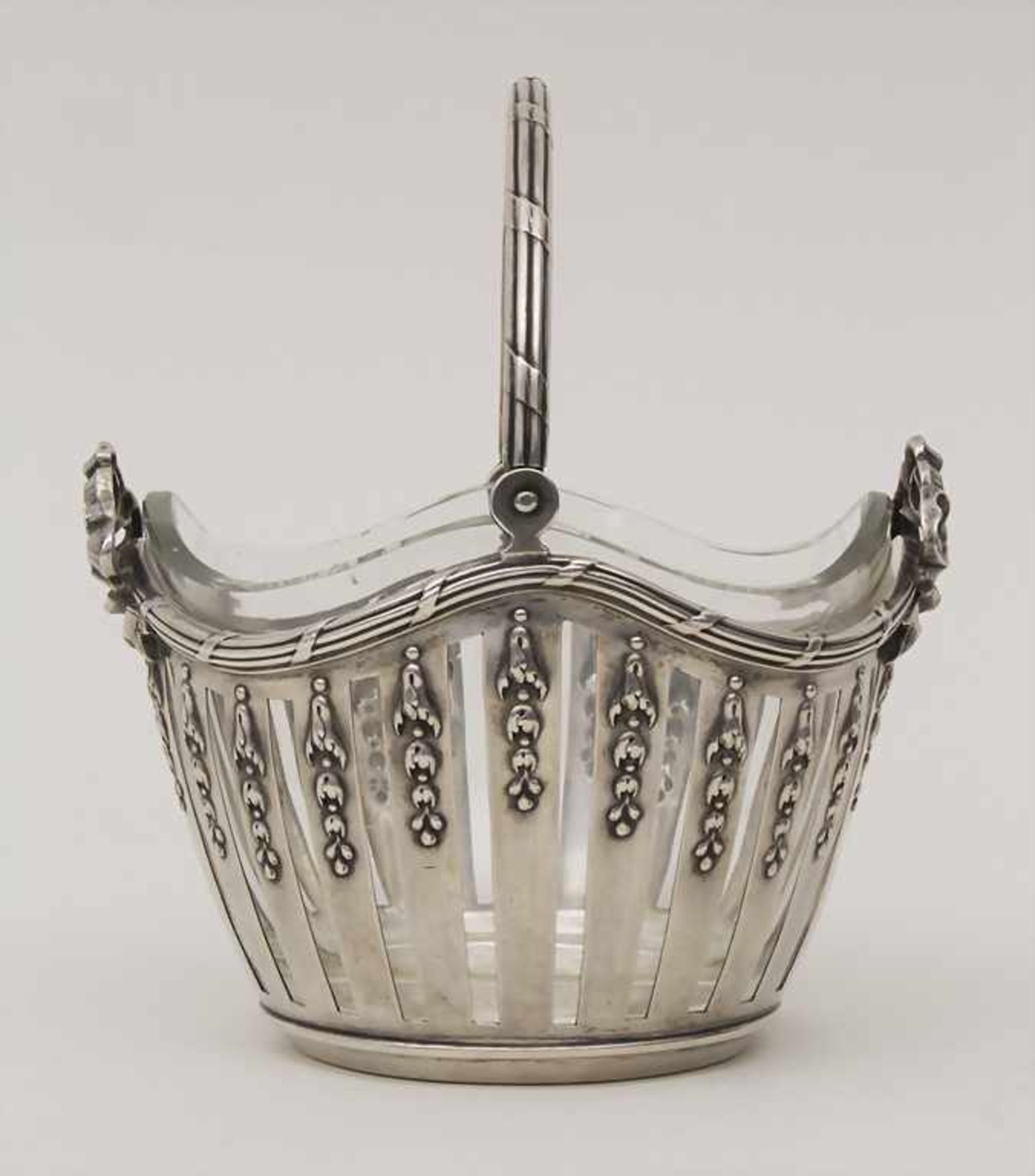 Henkelkorb mit Glaseinsatz / A silver basket with glass bowl, Wilkens & Söhne, Bremen-Hemelingen, um - Bild 4 aus 7