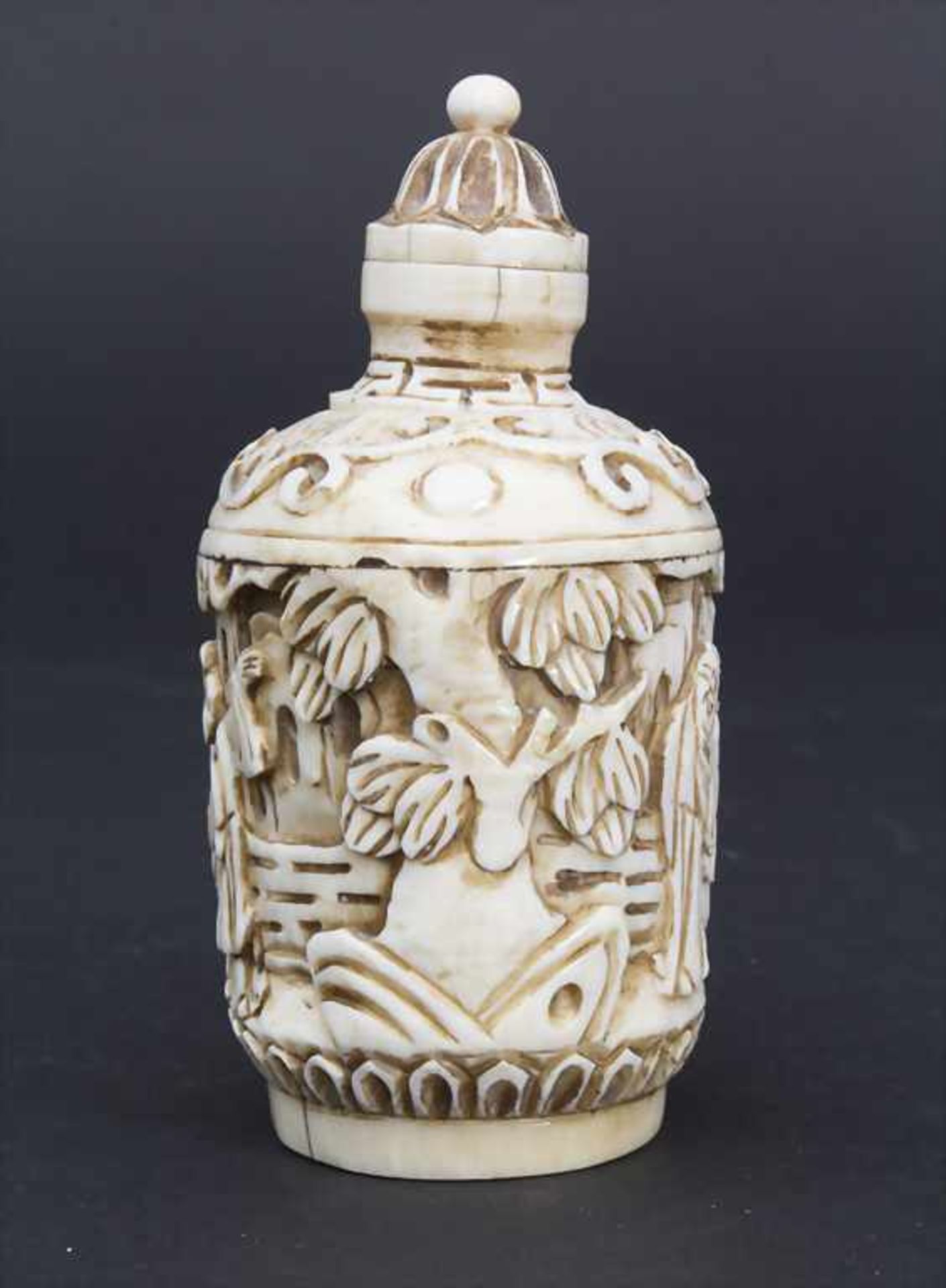 Snuffbottle mit Figurenreliefs / A snuff bottle with figures, China, um 1900 - Image 4 of 8