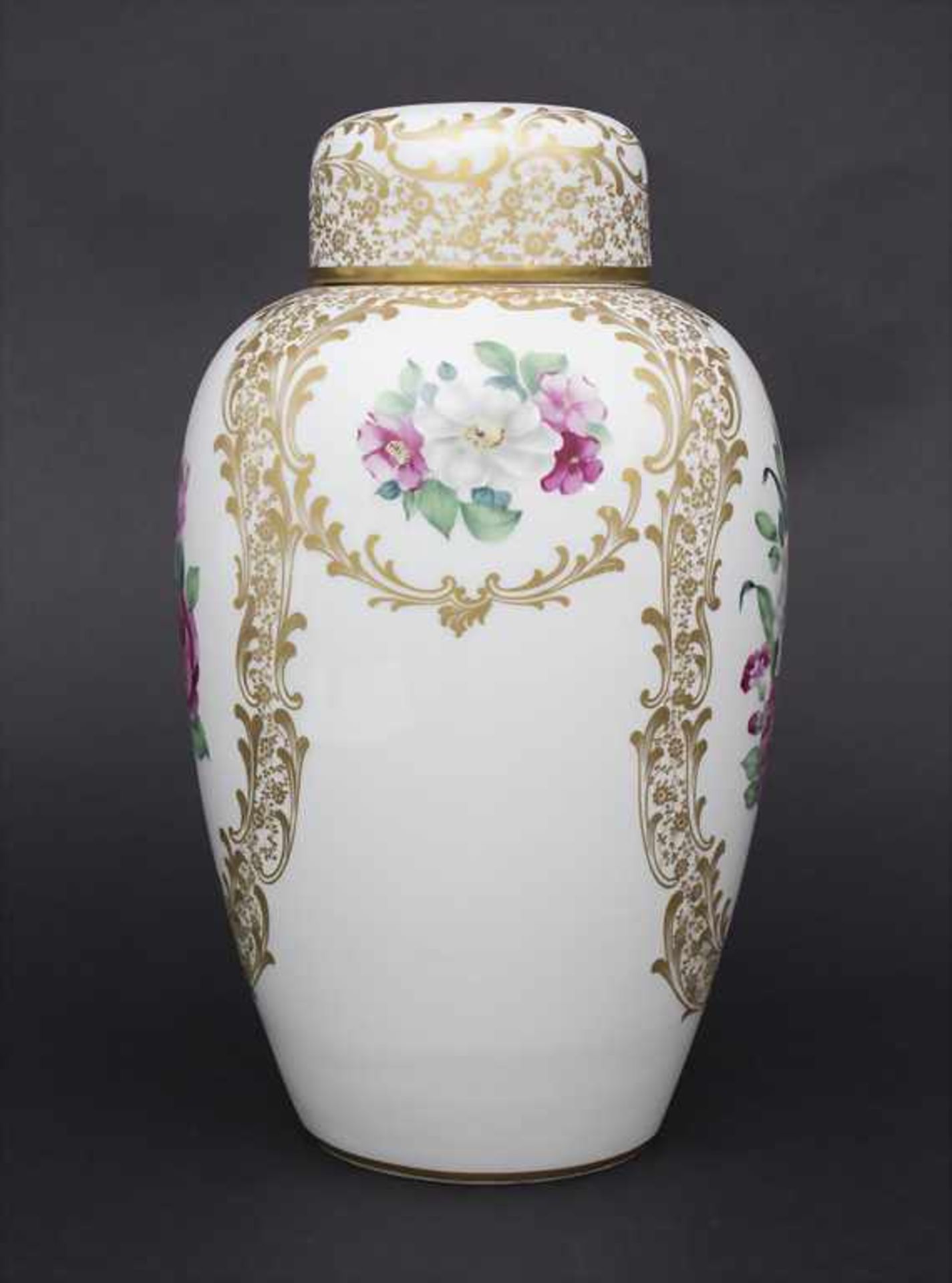 Deckelvase mit Blumenmalerei / A lidded vase with flowers, Rosenthal, 20. Jh. - Bild 2 aus 8