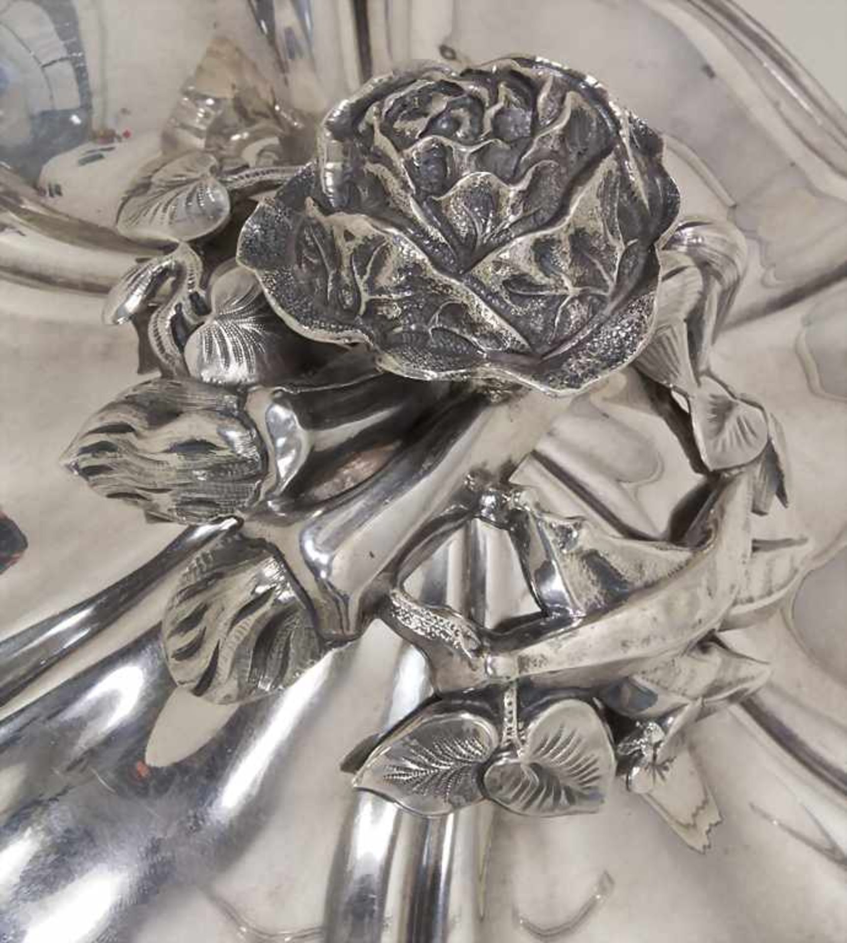 Legumier / Wöchnerinnenschüssel / A silver vegetable tureen cover, DEBAIN, Paris, um 1900<b - Bild 10 aus 11