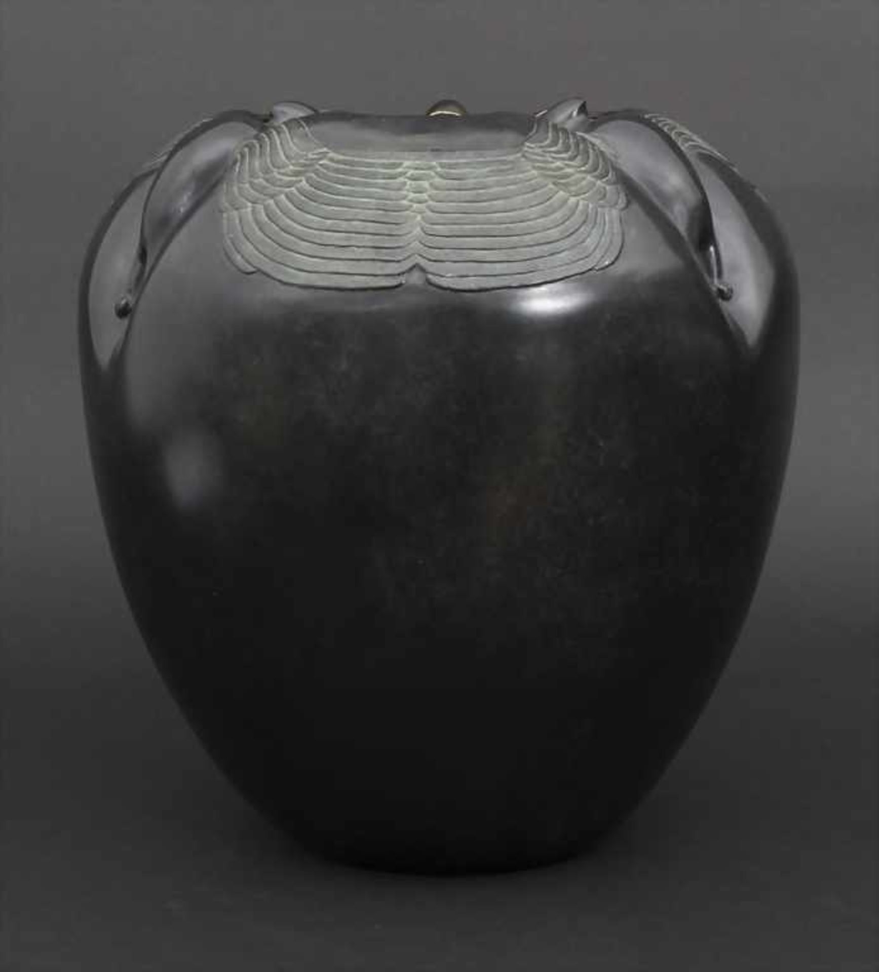 Margot Homan, Bronze Vase mit Friedenstauben - Image 2 of 6