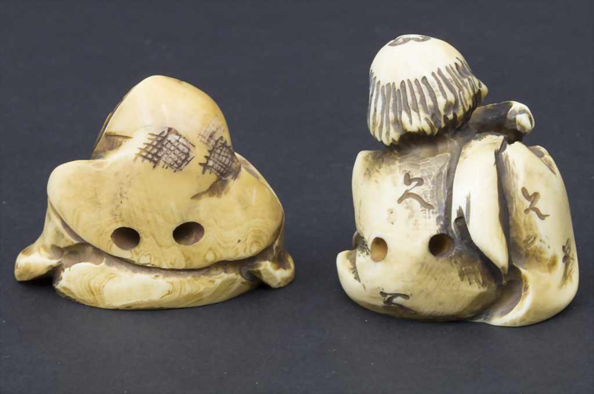 2 Netsuke 'Gelehrter' / 2 netsuke 'scholar', um 1900 - Image 3 of 6