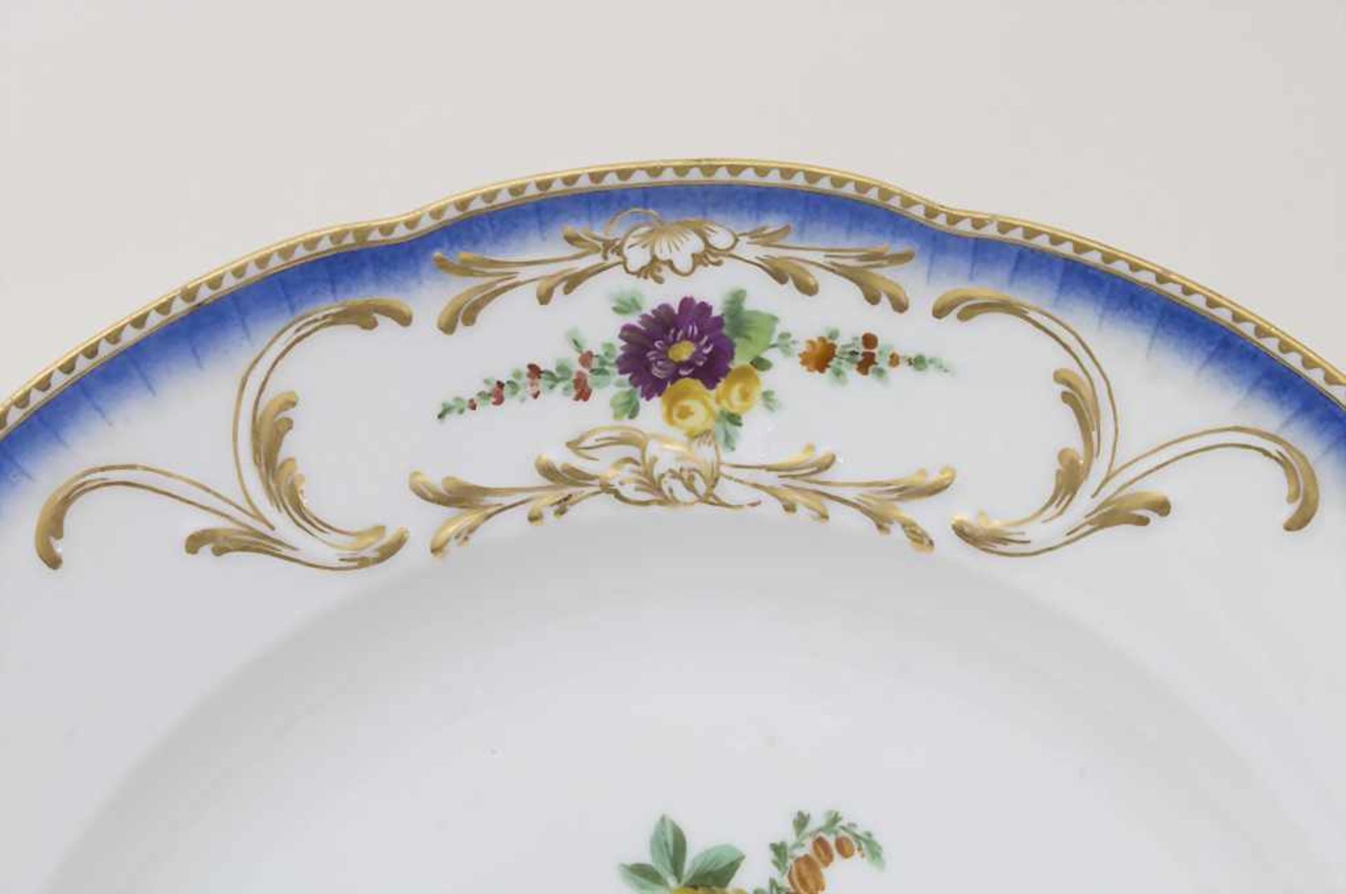 Rokoko Teller / A Rococo plate, Meissen, 1763-1773 - Image 3 of 5