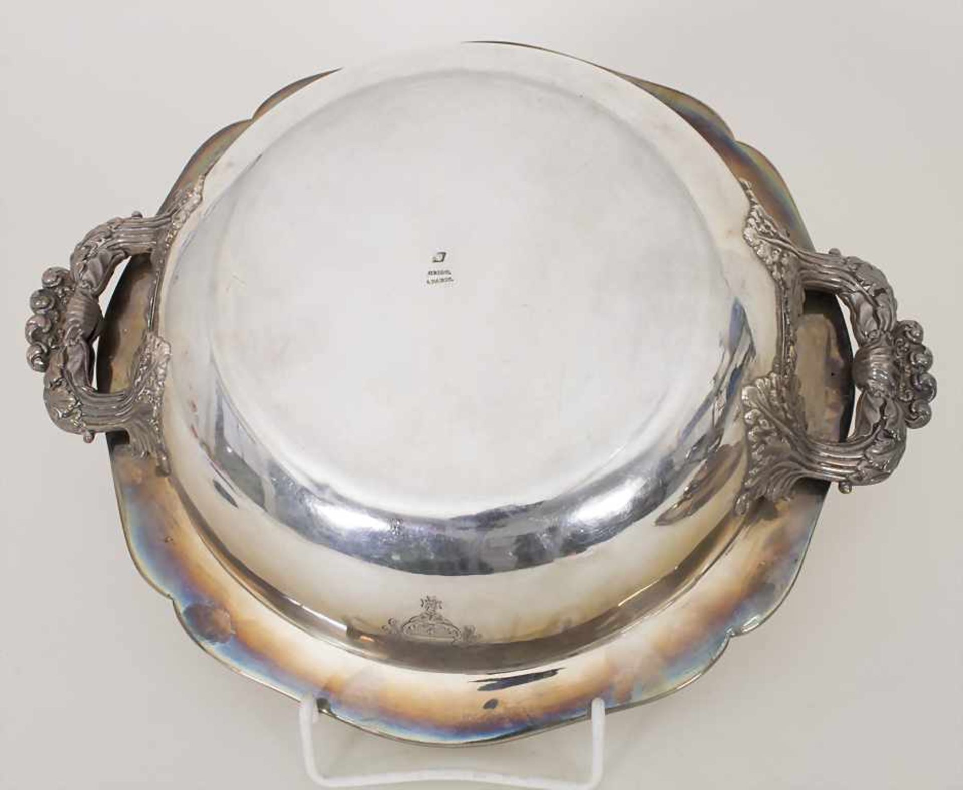 Legumier / Wöchnerinnenschüssel / A silver vegetable tureen cover, Odiot, Paris, nach 1839<b - Bild 10 aus 12