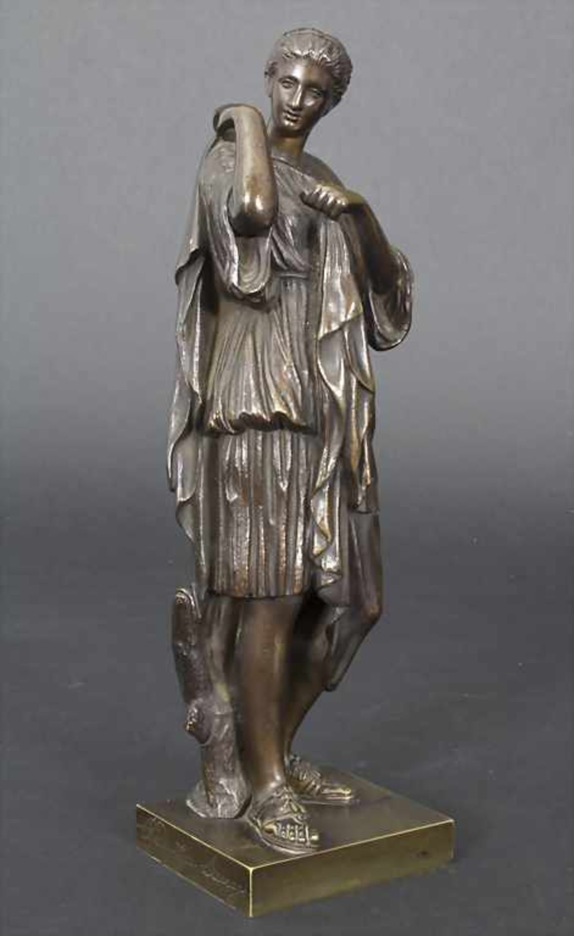 Stehende Frau in antikem, faltenreichen Gewand, Frankreich, 19. Jh.