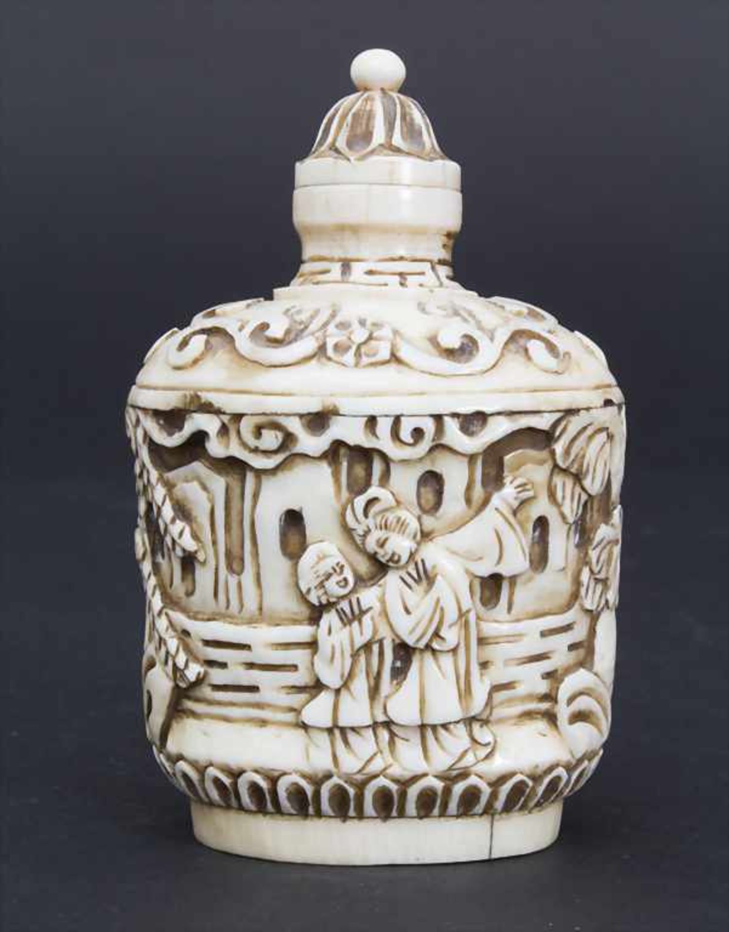 Snuffbottle mit Figurenreliefs / A snuff bottle with figures, China, um 1900 - Image 3 of 8