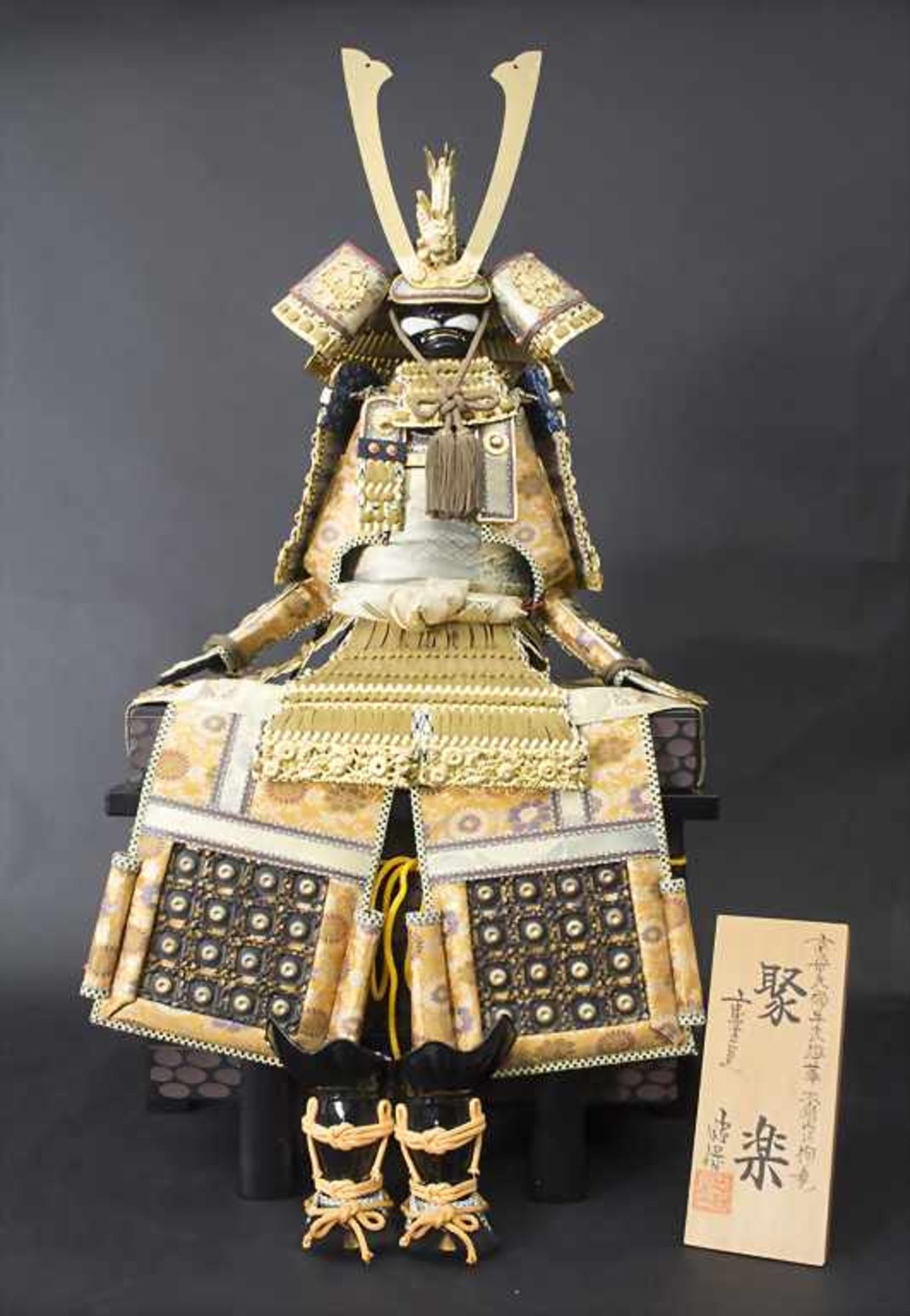 Dekorations-Samurai-Rüstung (Yoroi) / A decoration samurai armor, Japan, 20. Jh.<