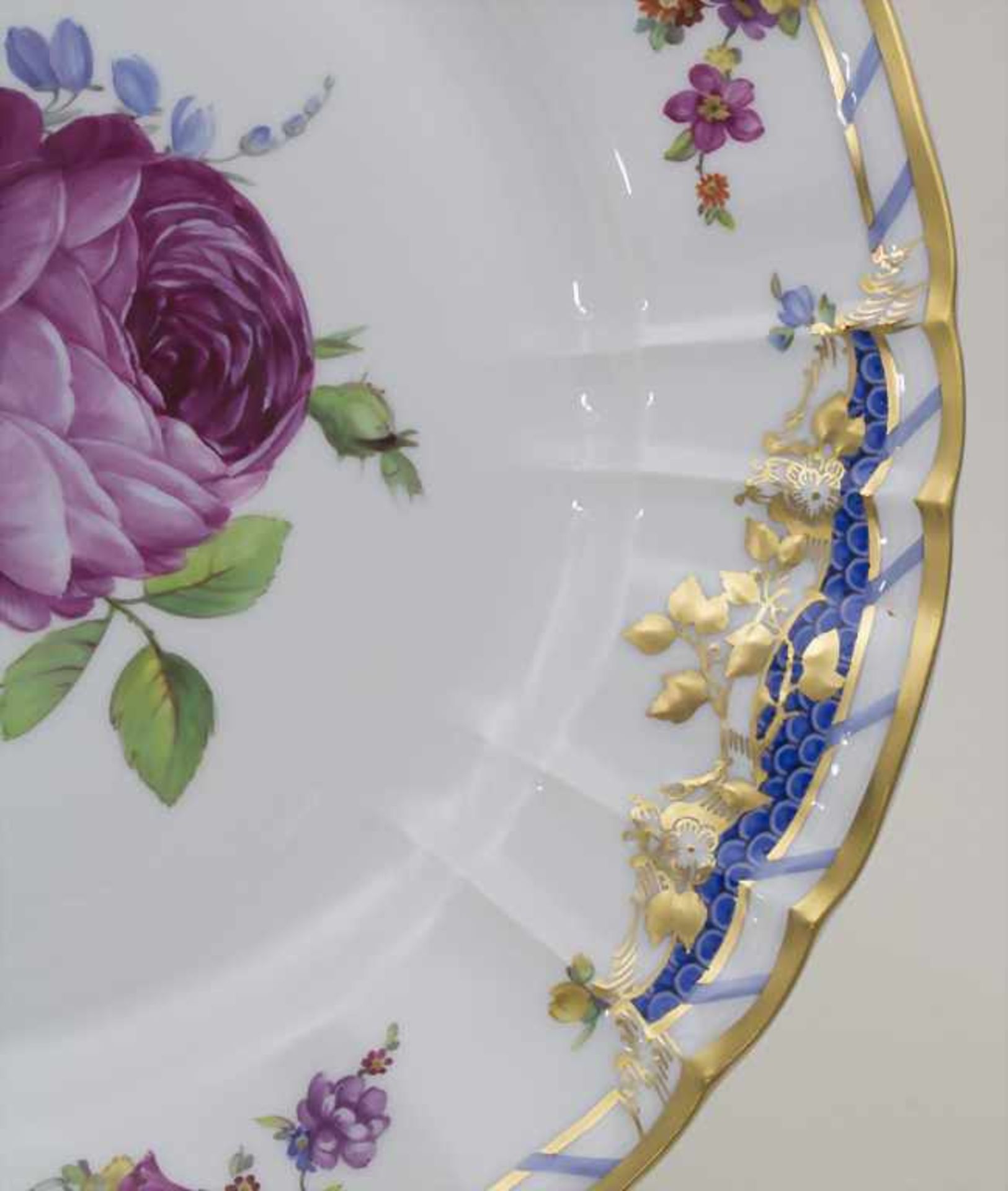 Teller mit Blumenmalerei / A plate with flowers, KPM, Berlin, 20. Jh. - Bild 3 aus 5