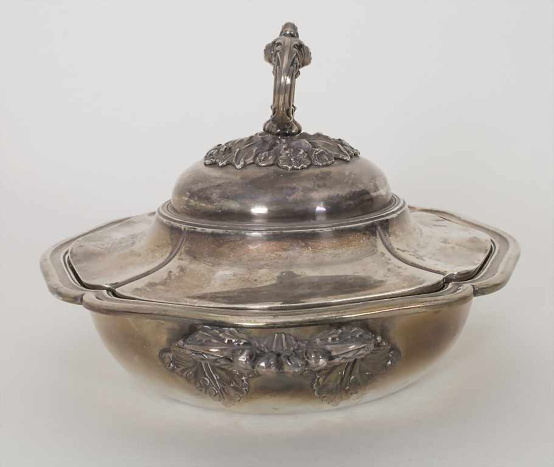 Legumier / Wöchnerinnenschüssel / A silver vegetable tureen cover, Odiot, Paris, nach 1839<b - Bild 2 aus 12