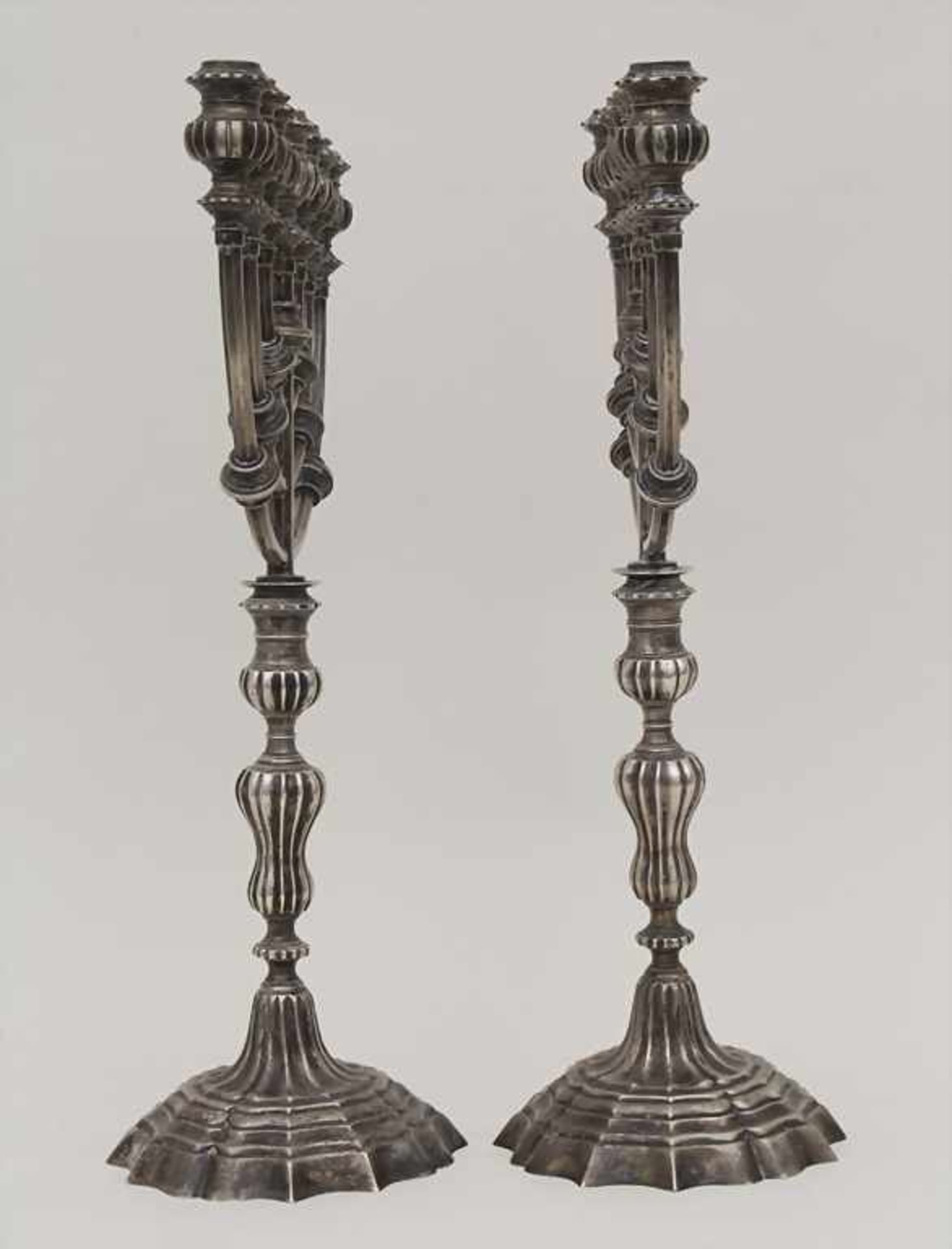 Paar Chanukka-Leuchter / A pair of hanukkah silver candlesticks, deutsch, um 1875 - Bild 4 aus 6