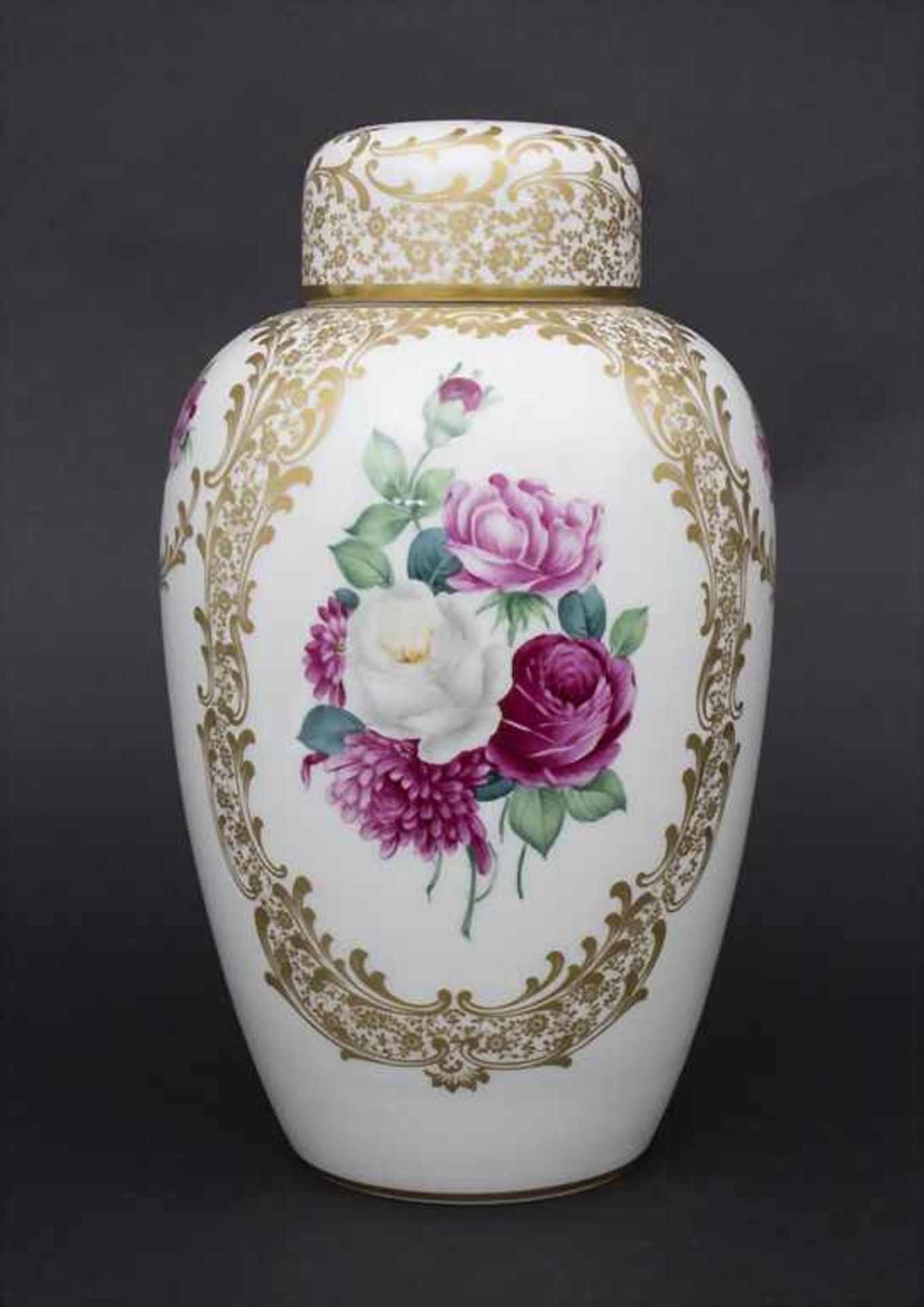 Deckelvase mit Blumenmalerei / A lidded vase with flowers, Rosenthal, 20. Jh.