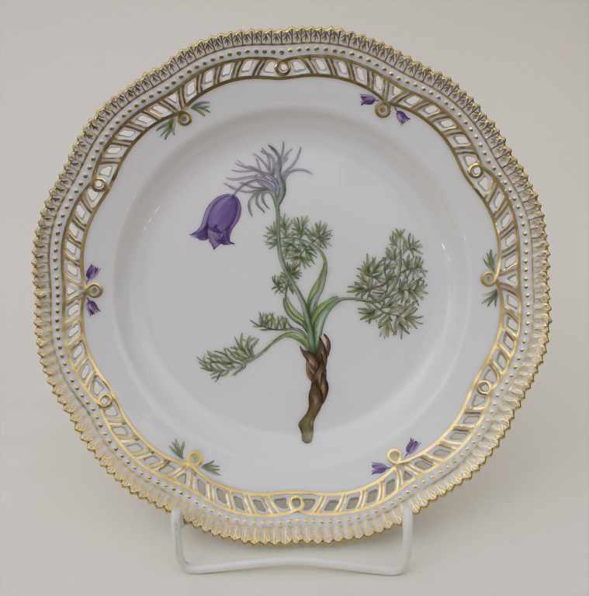 Teller mit Anemone / A plate with anemone, Flora Danica, Royal Copenhagen, 20. Jh.