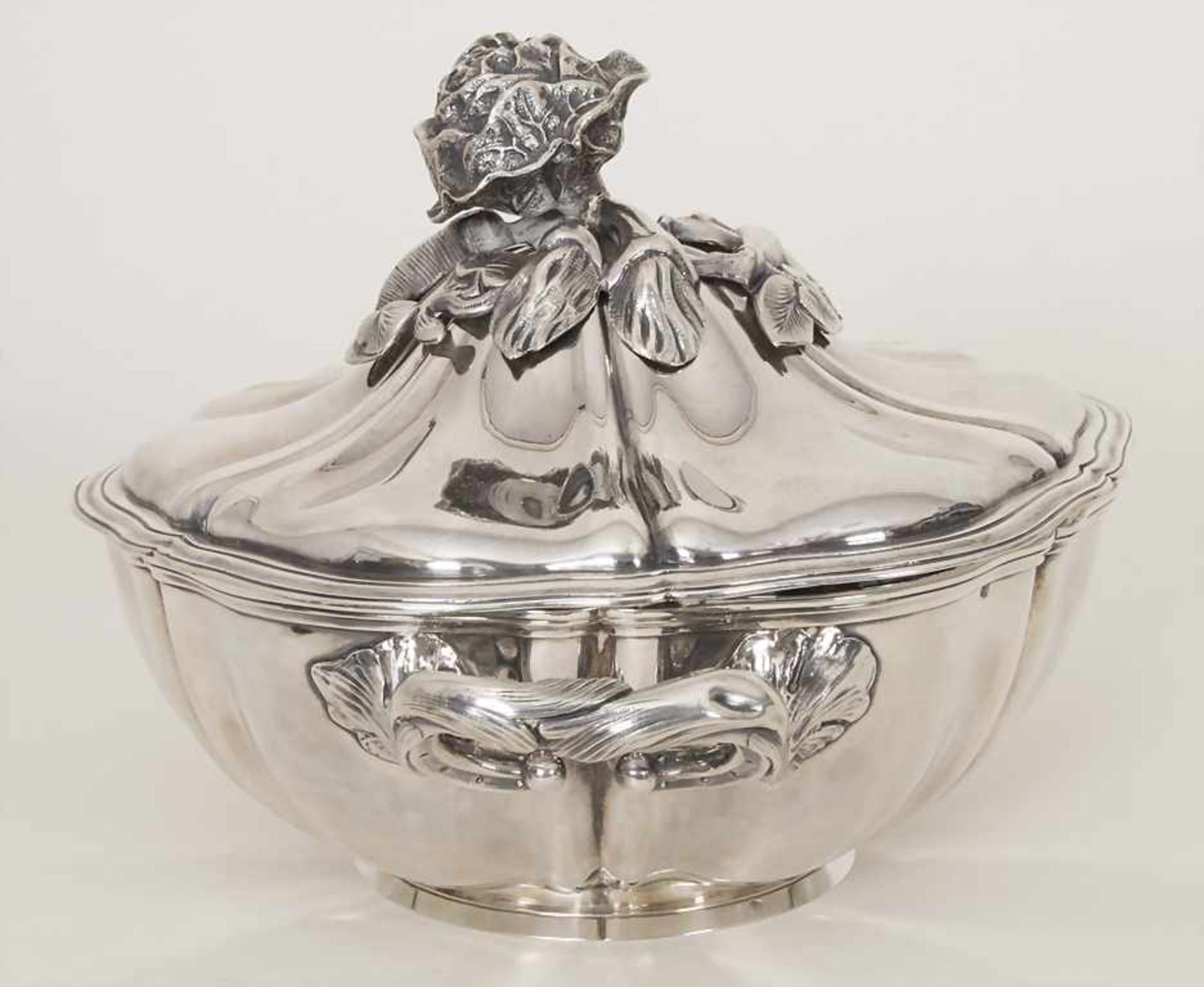 Legumier / Wöchnerinnenschüssel / A silver vegetable tureen cover, DEBAIN, Paris, um 1900<b - Bild 2 aus 11