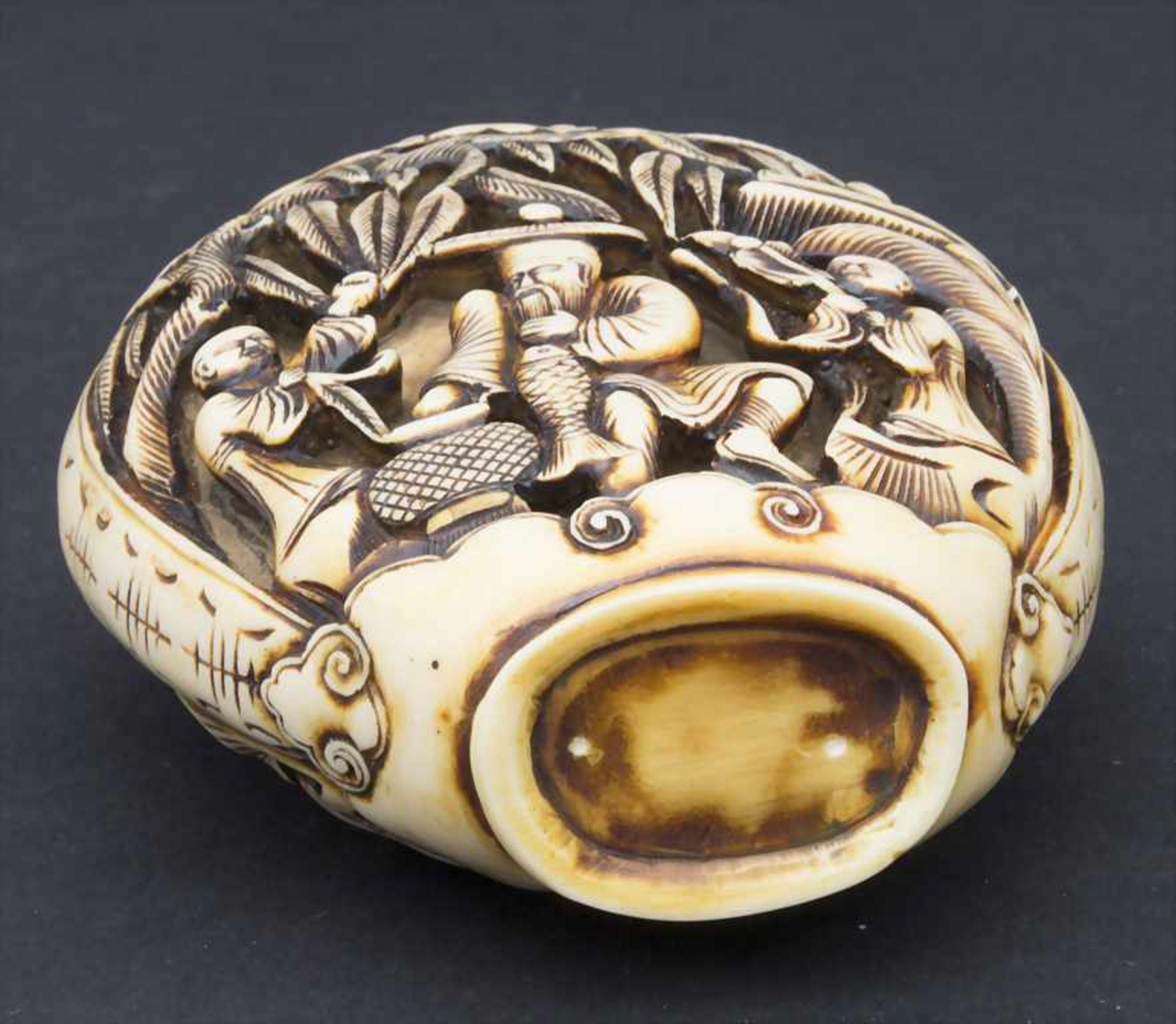 Snuffbottle mit Figurendekor / A snuff bottle with figural scenes, China, un 1900 - Image 6 of 7